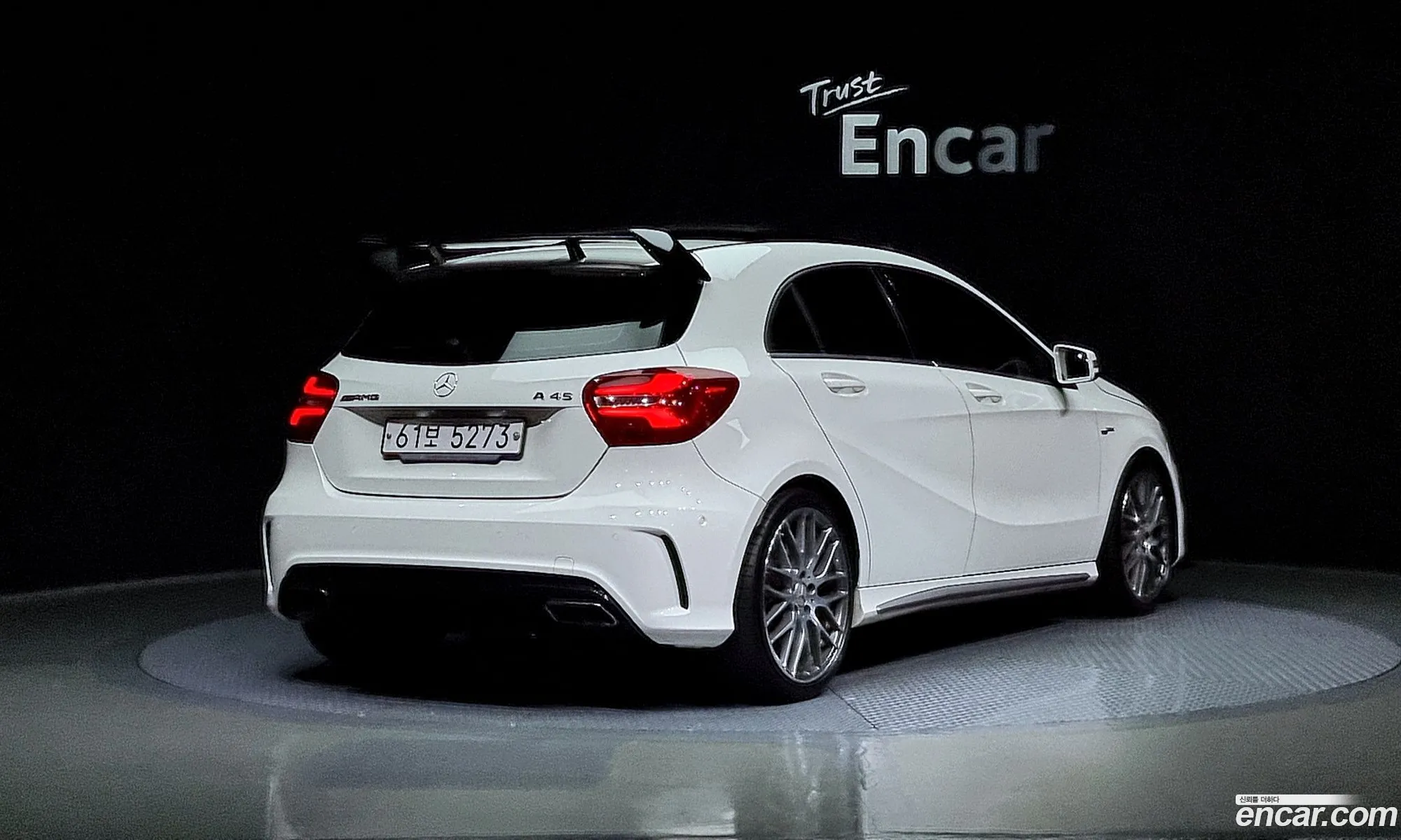 Benz A-Class W176 A45 Amg 4Matic - фотография 12791979