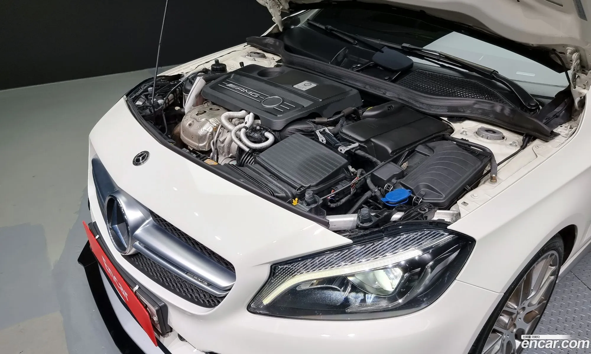 Benz A-Class W176 A45 Amg 4Matic - фотография 12791983