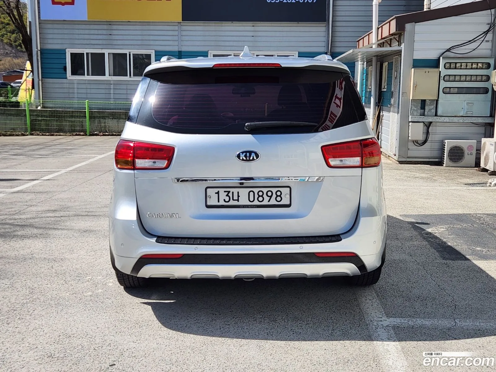 Kia Carnival 9-Seater Noblesse 2016 - фотография 19021147