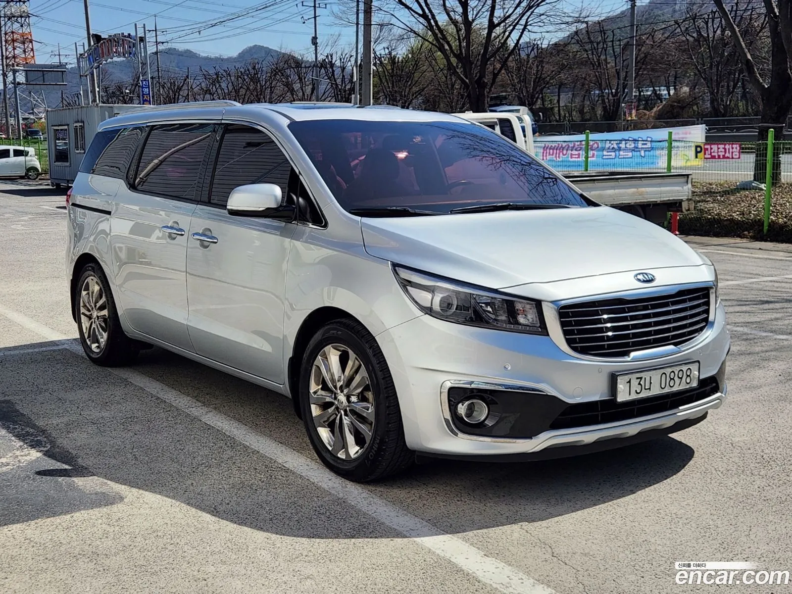 Kia Carnival 9-Seater Noblesse 2016 - фотография 19021148
