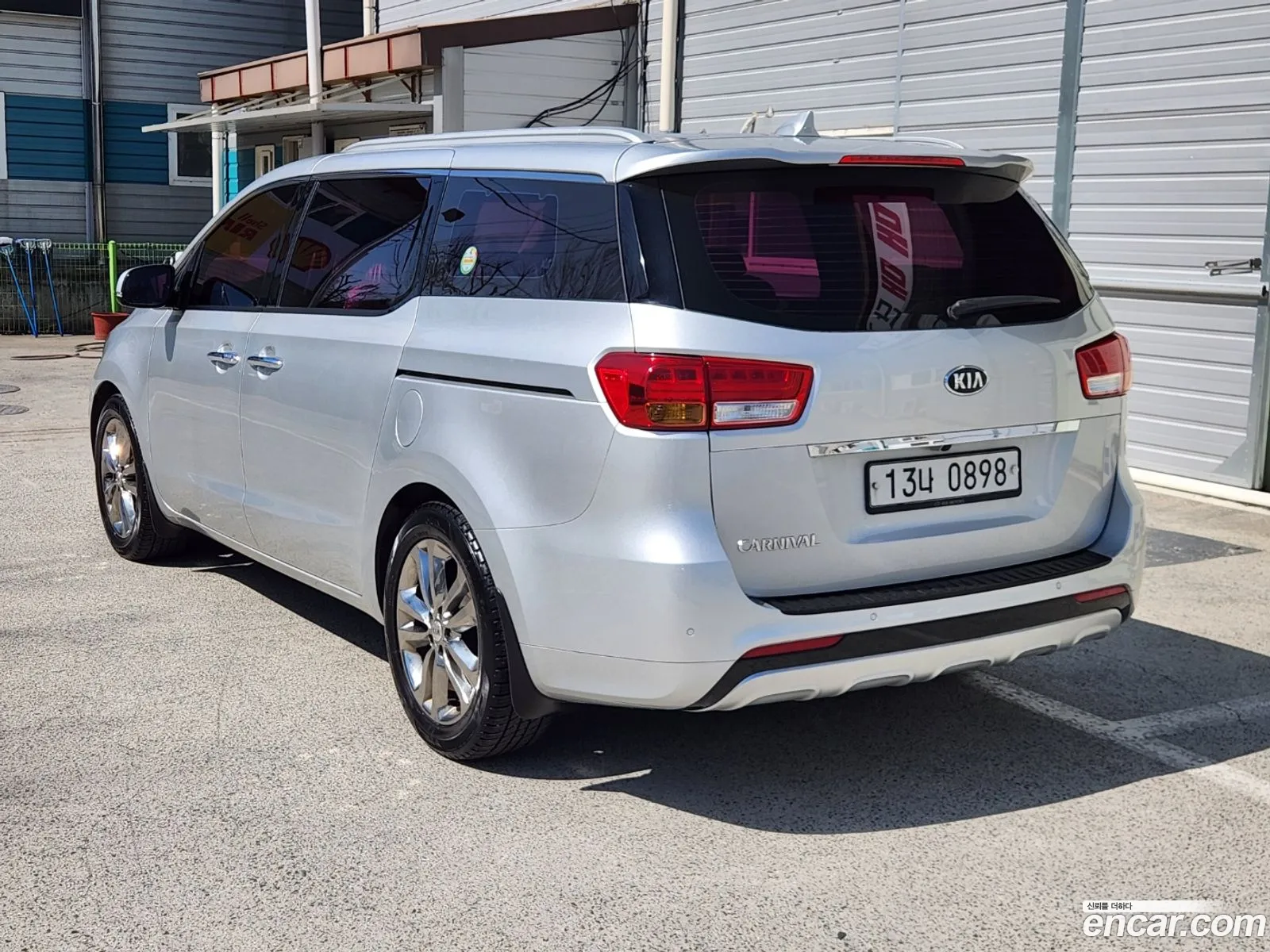 Kia Carnival 9-Seater Noblesse 2016 - фотография 19021149