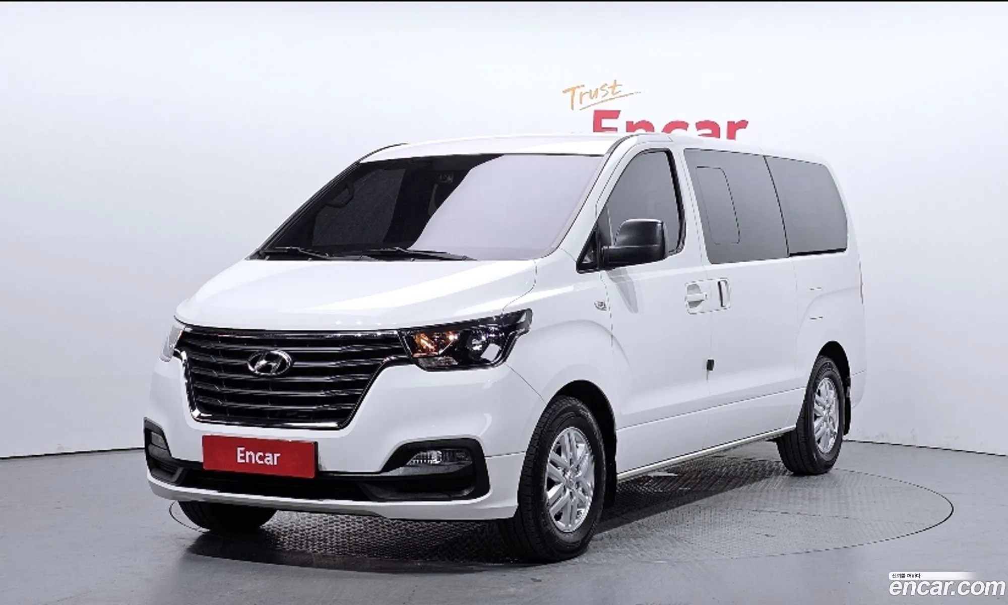 Hyundai Starex 5 Seater Van 2019 - фотография 12514298