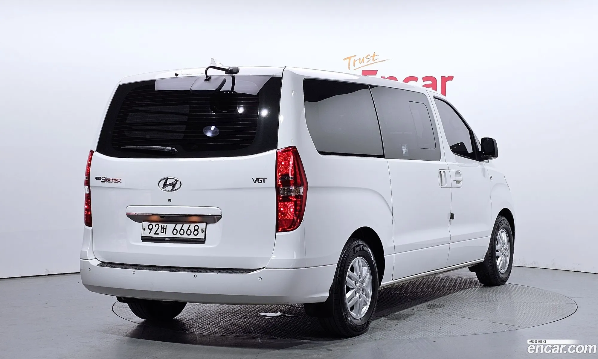 Hyundai Starex 5 Seater Van 2019 - фотография 12514299
