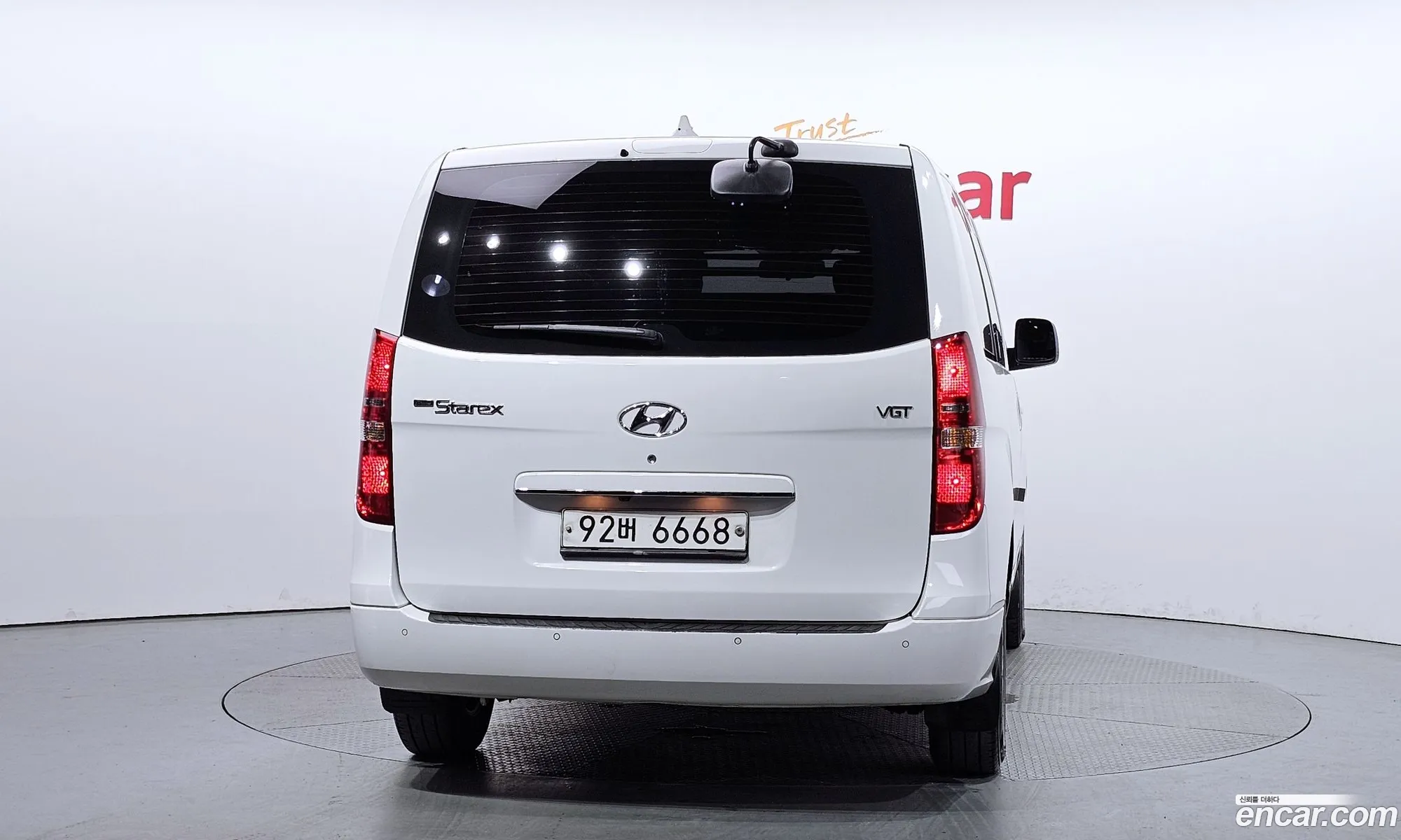 Hyundai Starex 5 Seater Van 2019 - фотография 12514303