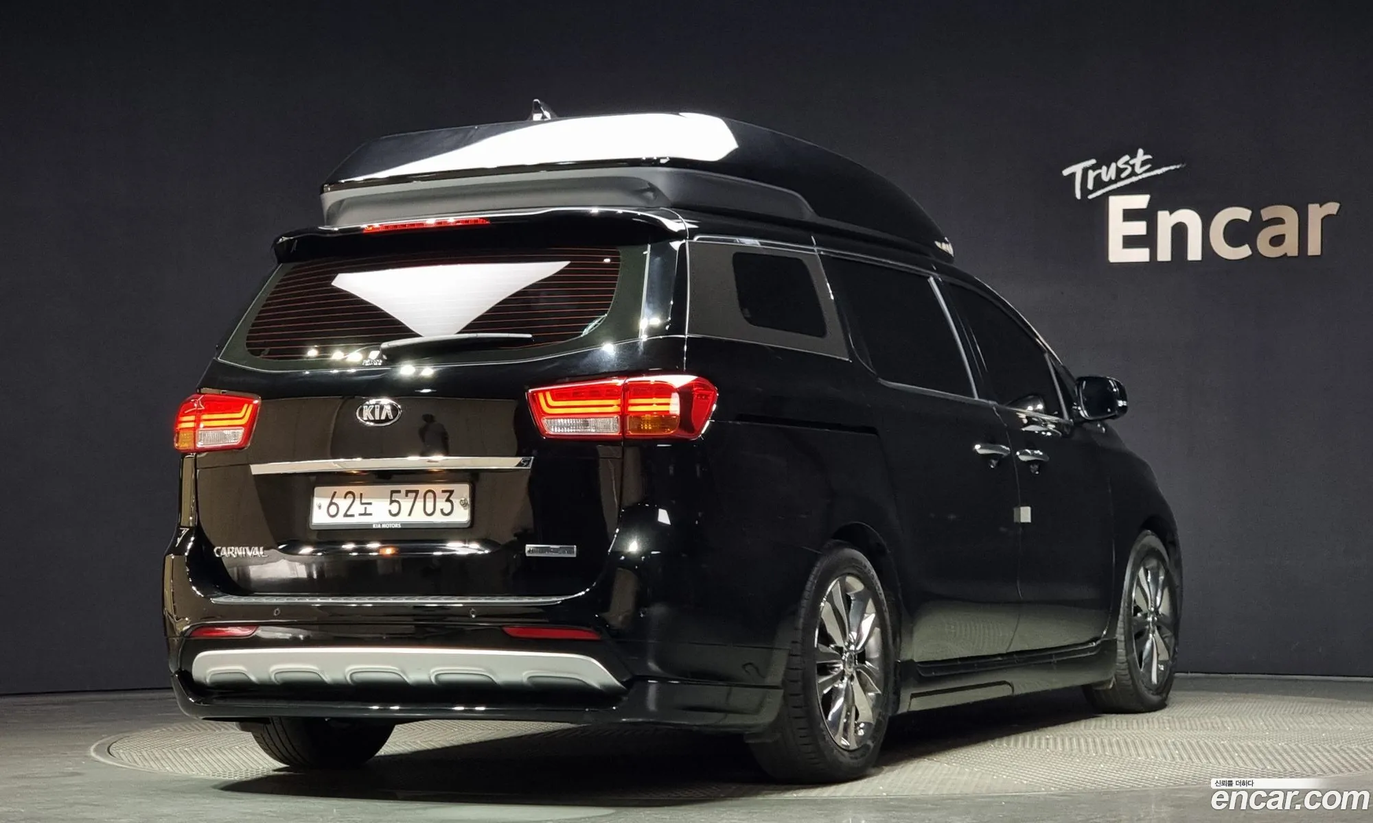 Kia Carnival Gasoline 9-Seater High Limousine 2018 - фотография 15067653