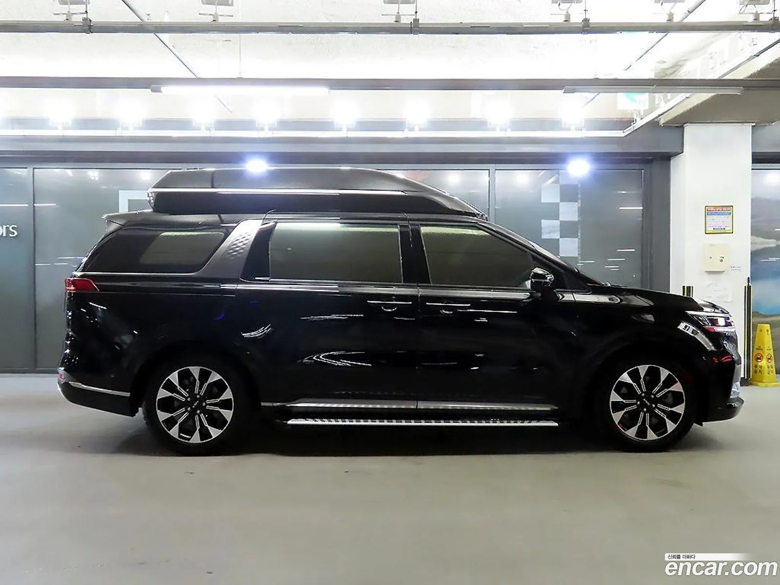 Kia Carnival Gasoline 9-Seater High Limousine 2023 - фотография 14135280