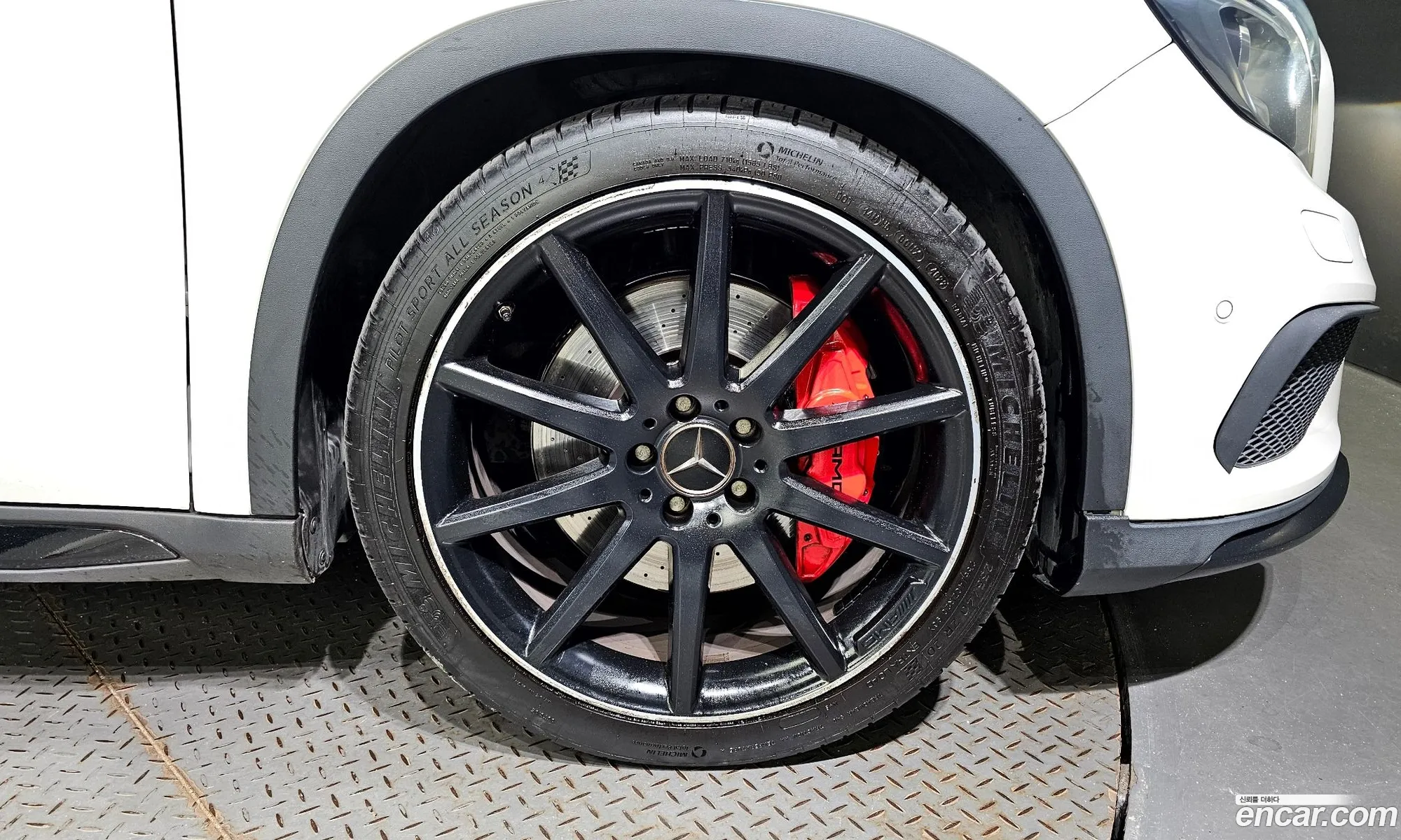 Mercedes-Benz Gla-Klasse Gla45 Amg 4Matic 2017 - фотография 12112517