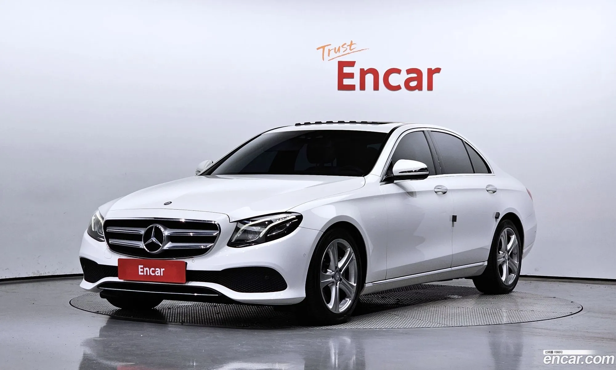 Mercedes-Benz E-Klasse E220D Avant Garde 2017 - фотография 12082238