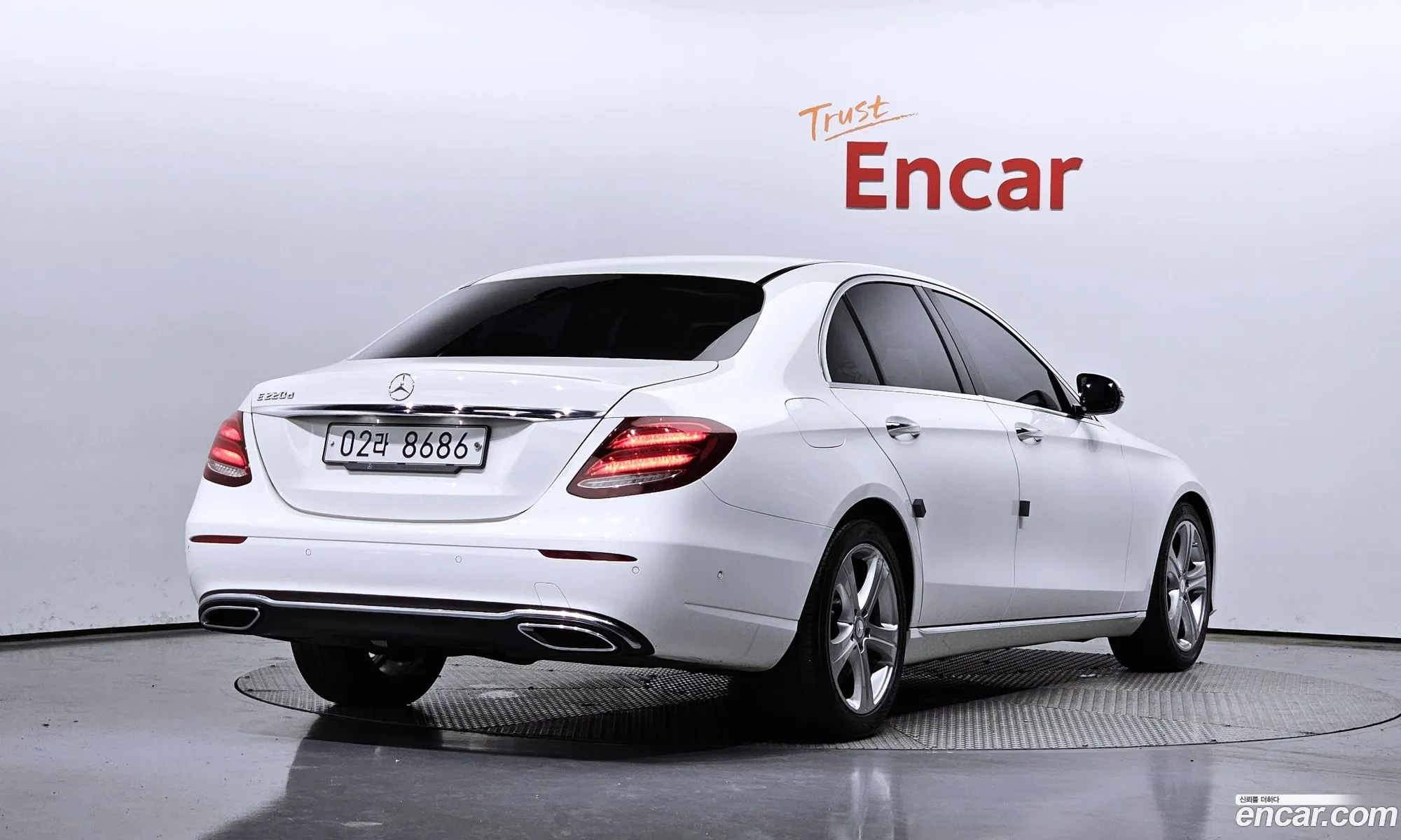 Mercedes-Benz E-Klasse E220D Avant Garde 2017 - фотография 12082239