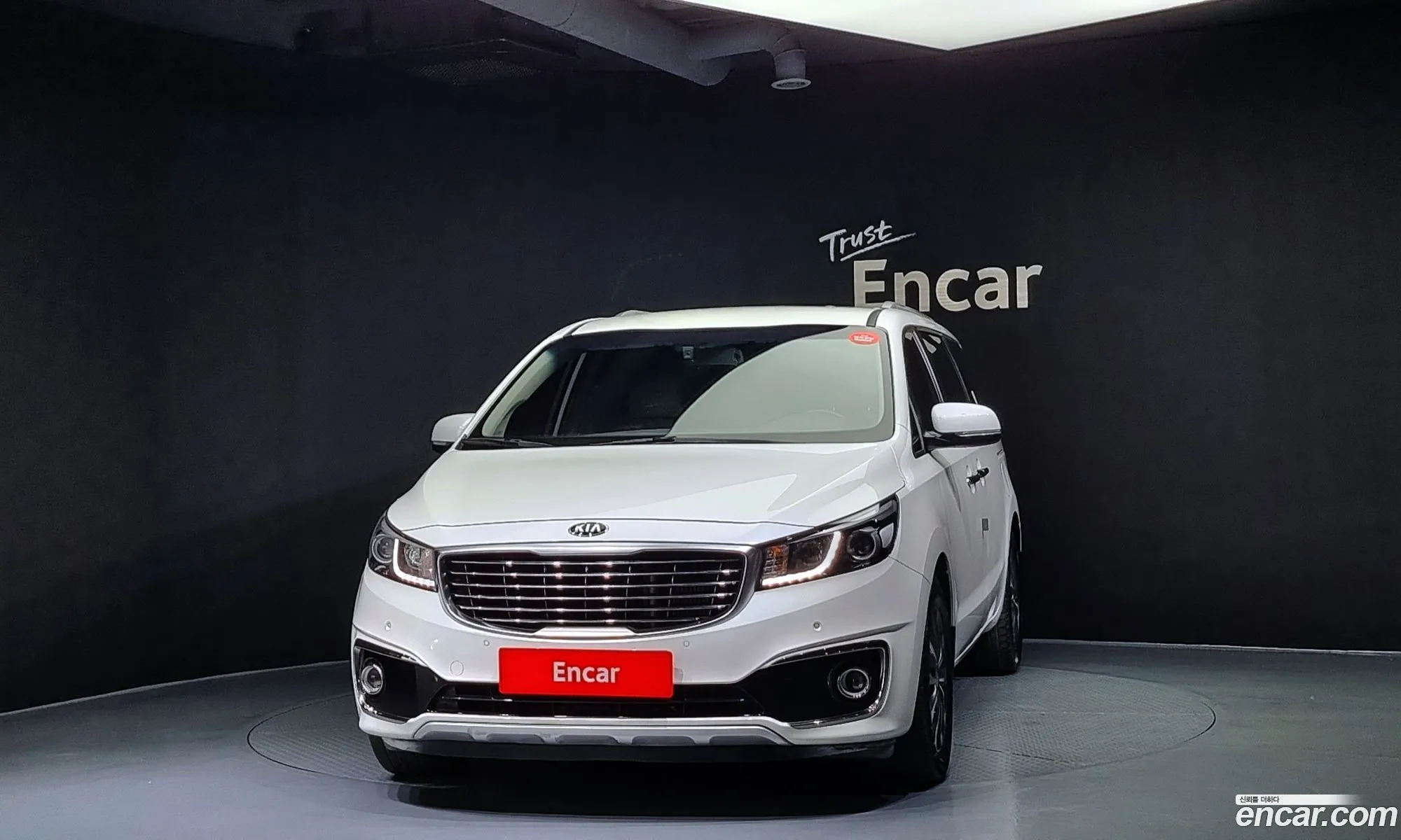 Kia Carnival 9-Seater Luxury 2016 - фотография 11408561