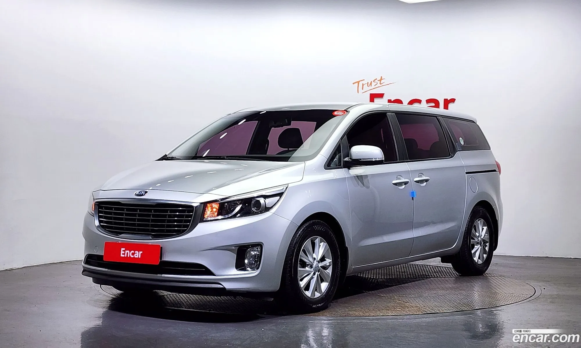 Kia All New Carnival 11-Seater Deluxe - фотография 12391159
