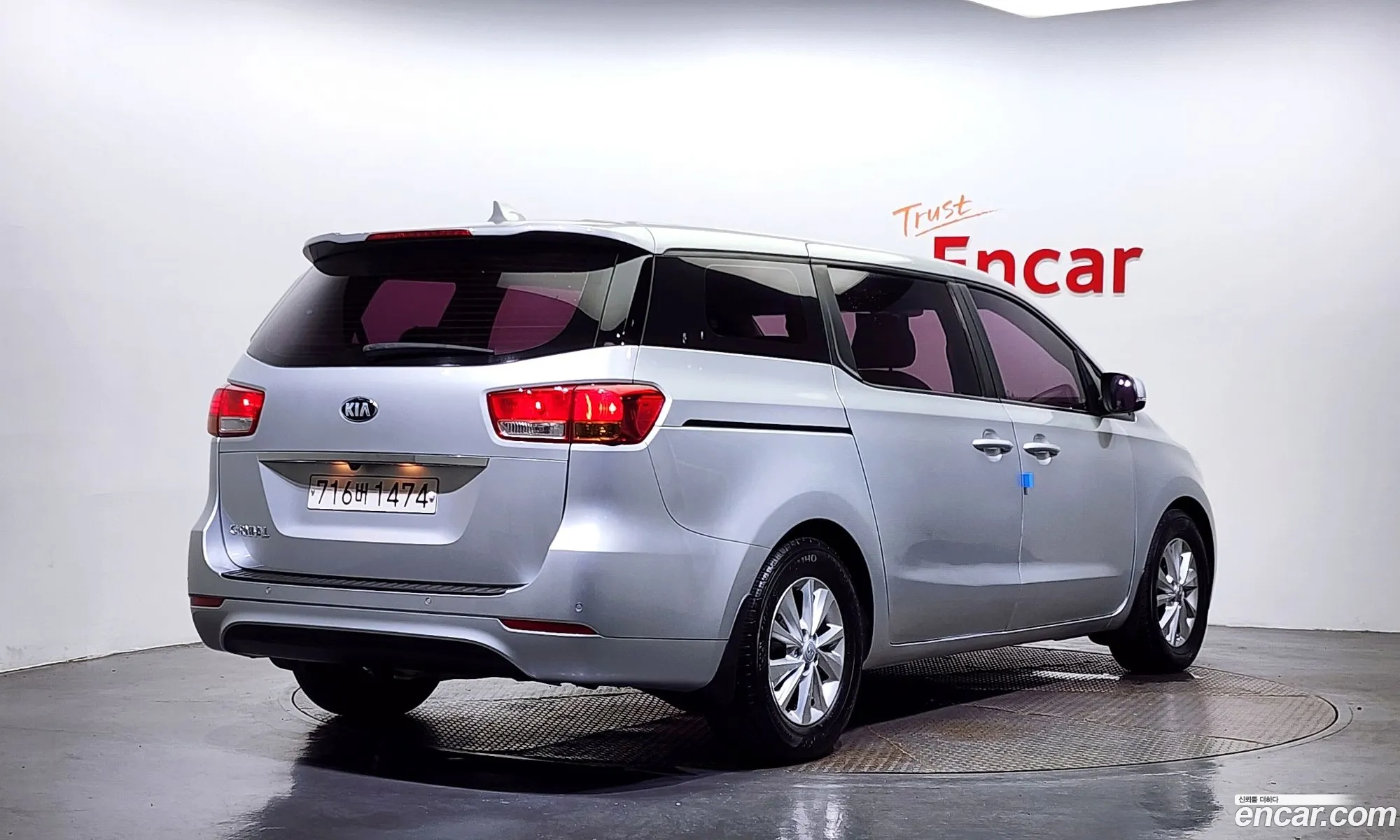 Kia All New Carnival 11-Seater Deluxe - фотография 12391160