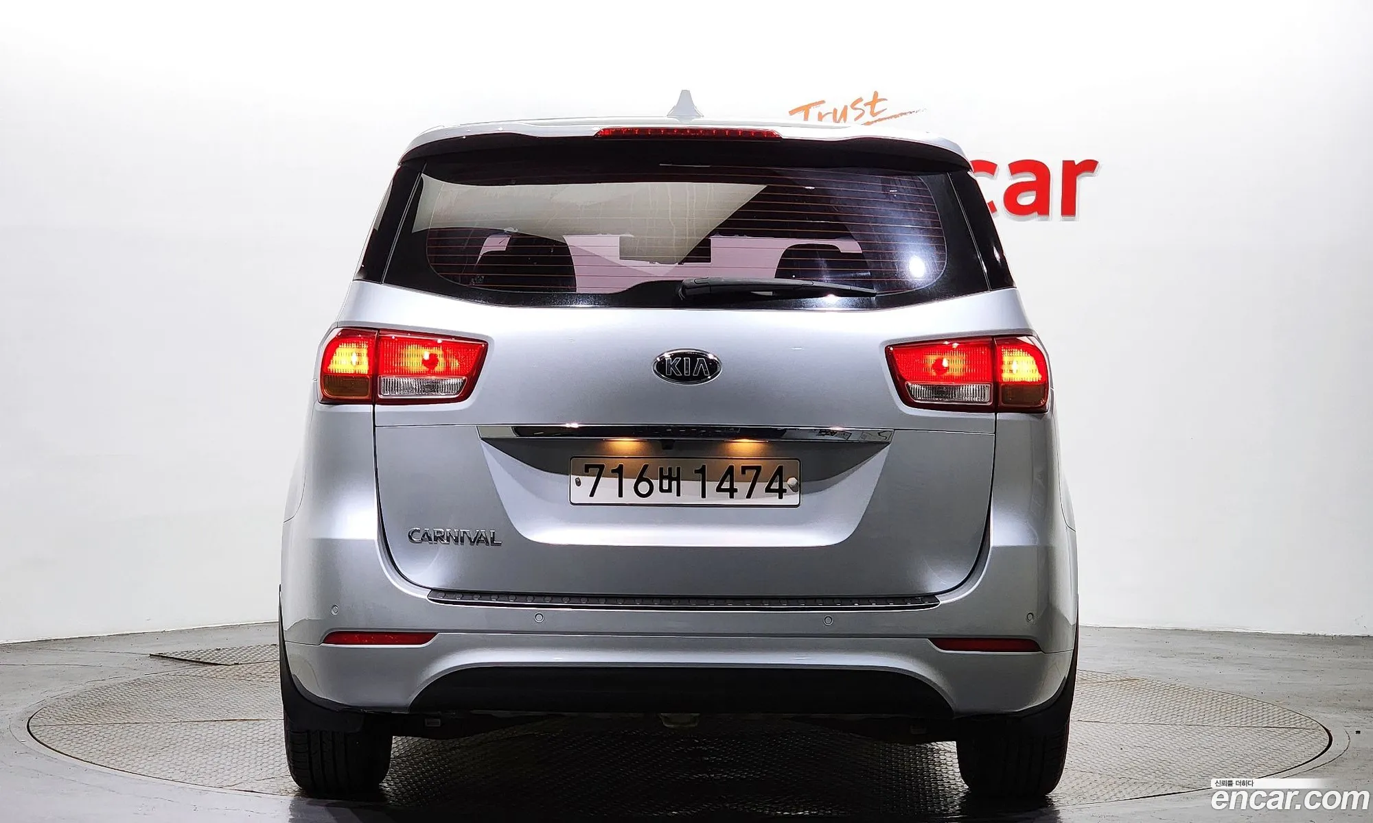 Kia All New Carnival 11-Seater Deluxe - фотография 12391164