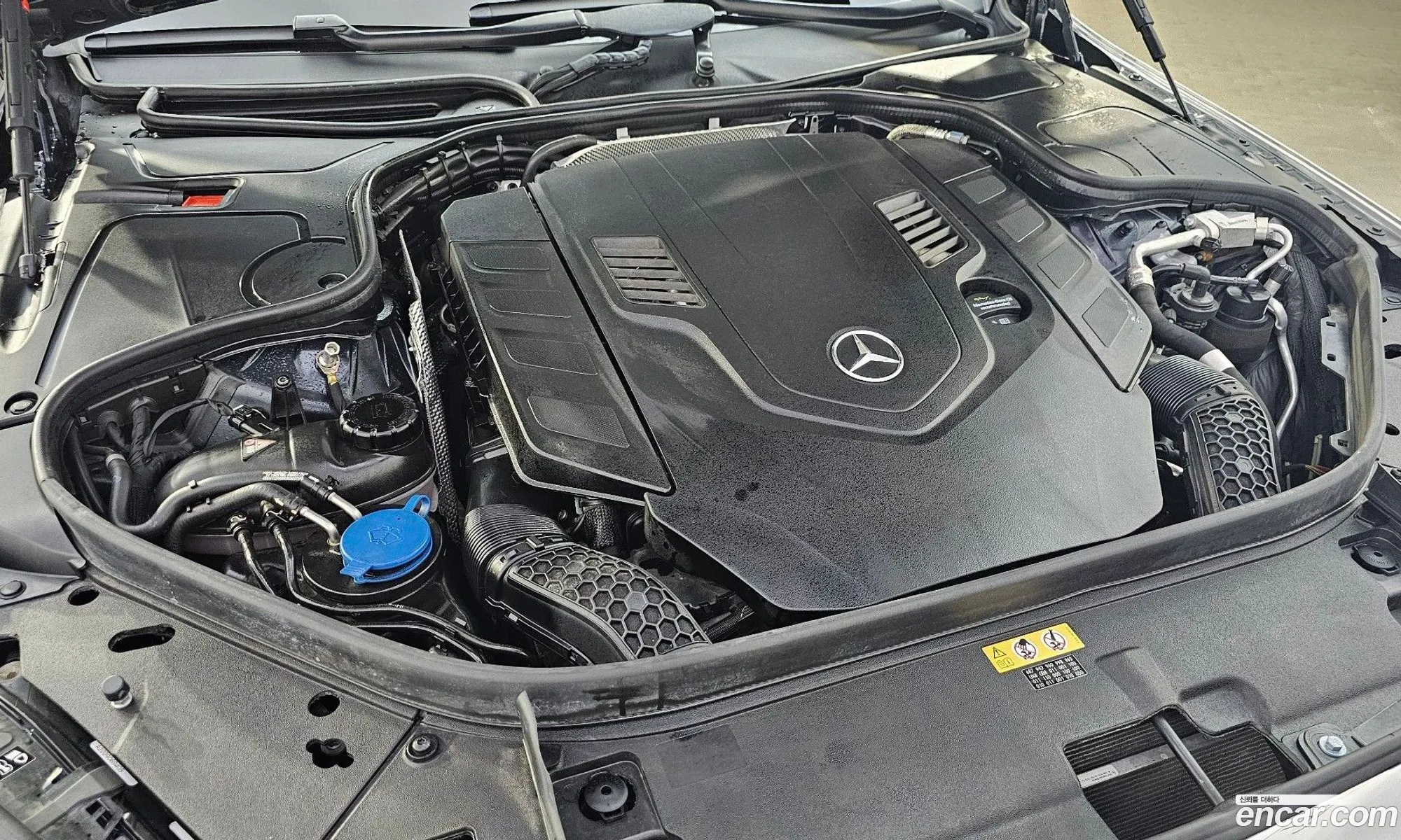 Mercedes-Benz S-Klasse Maybach S560 4Matic 2020 - фотография 12824897