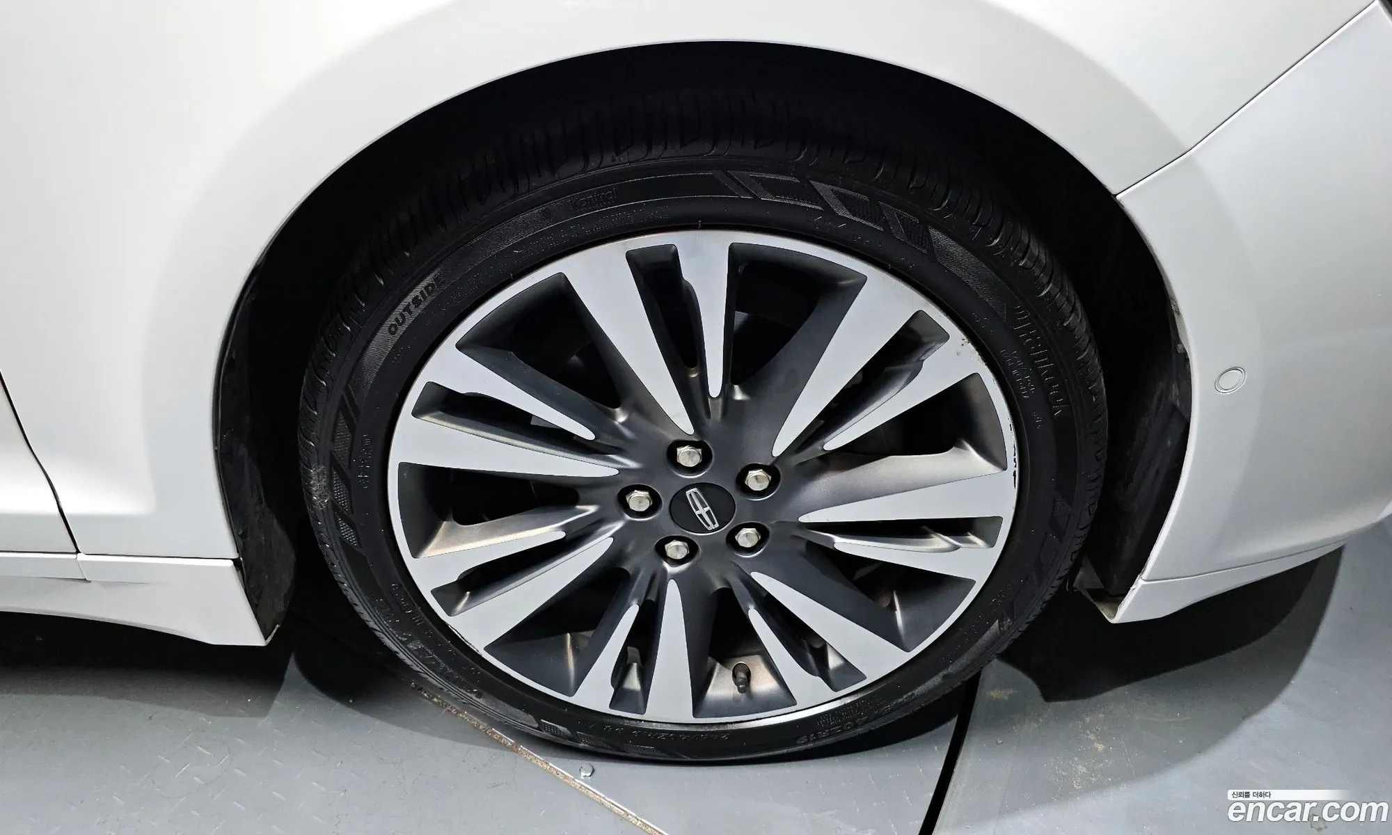 Lincoln Mkz Ii Hybrid 2017 - фотография 14411727