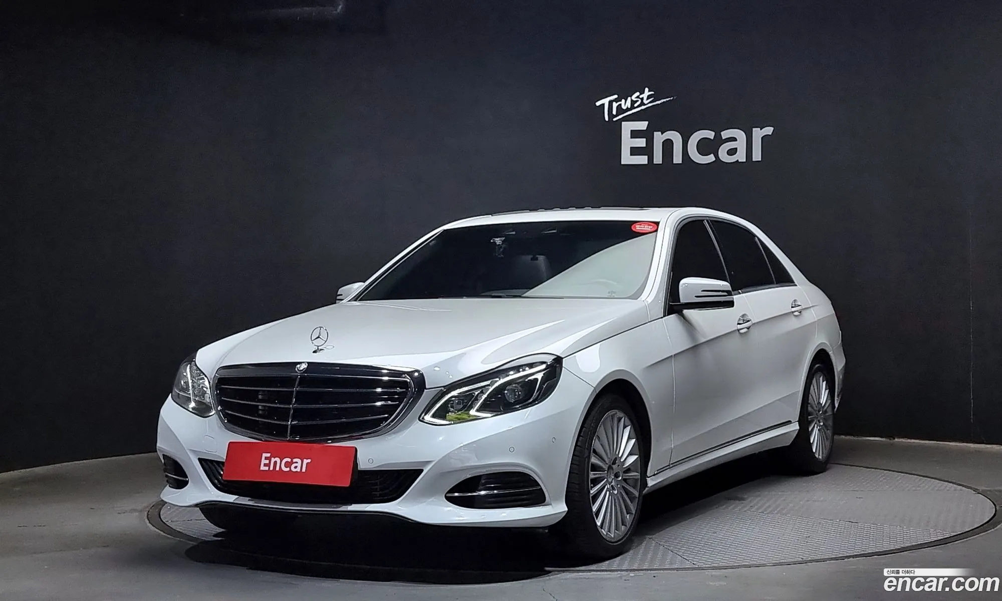 Mercedes-Benz E-Klasse E300 Elegance 2015 - фотография 12771586
