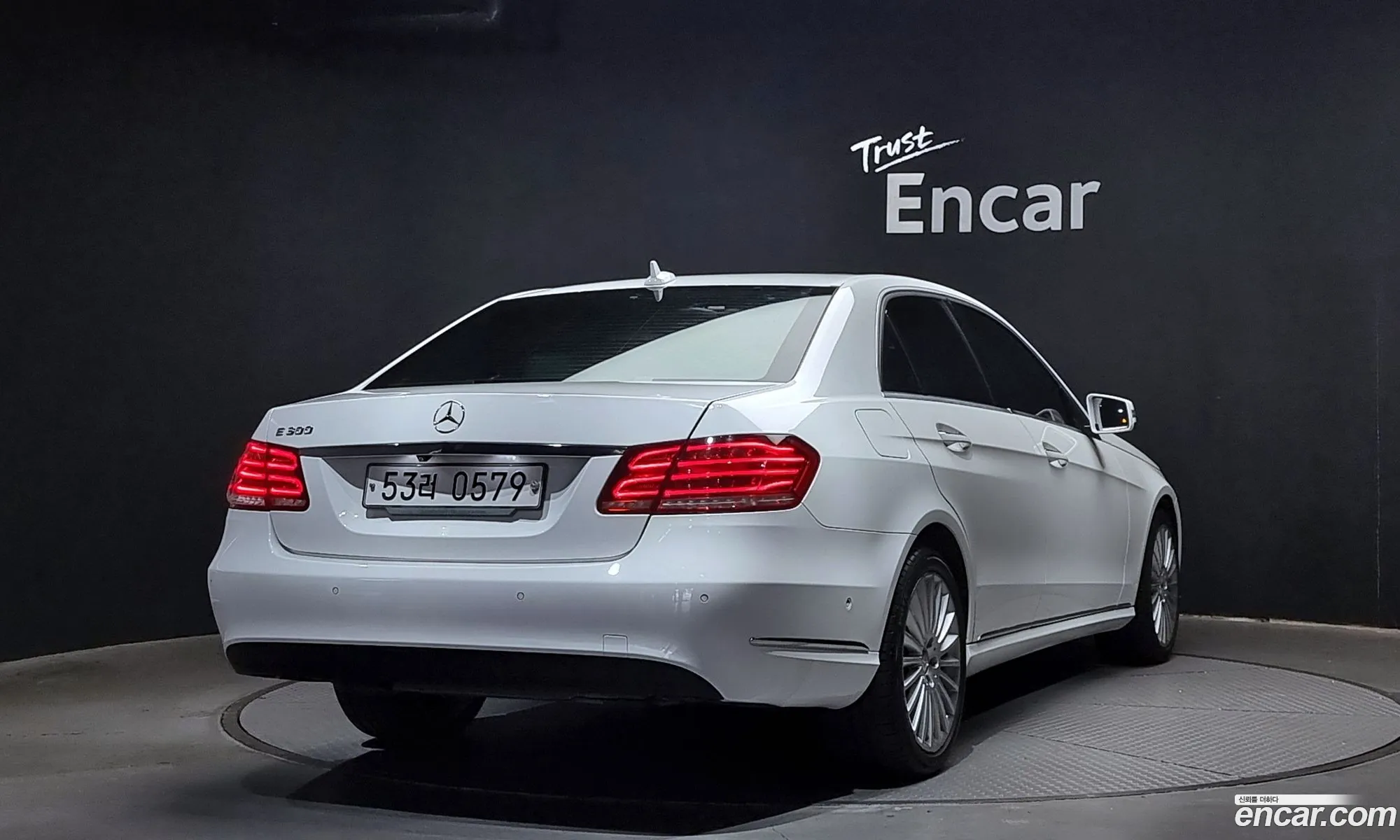 Mercedes-Benz E-Klasse E300 Elegance 2015 - фотография 12771587