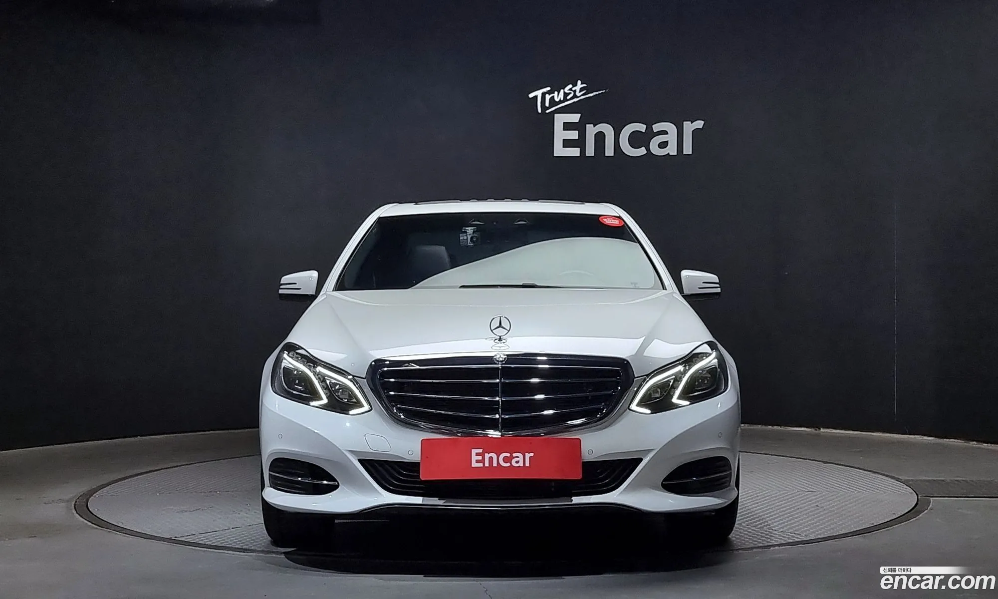 Mercedes-Benz E-Klasse E300 Elegance 2015 - фотография 12771588