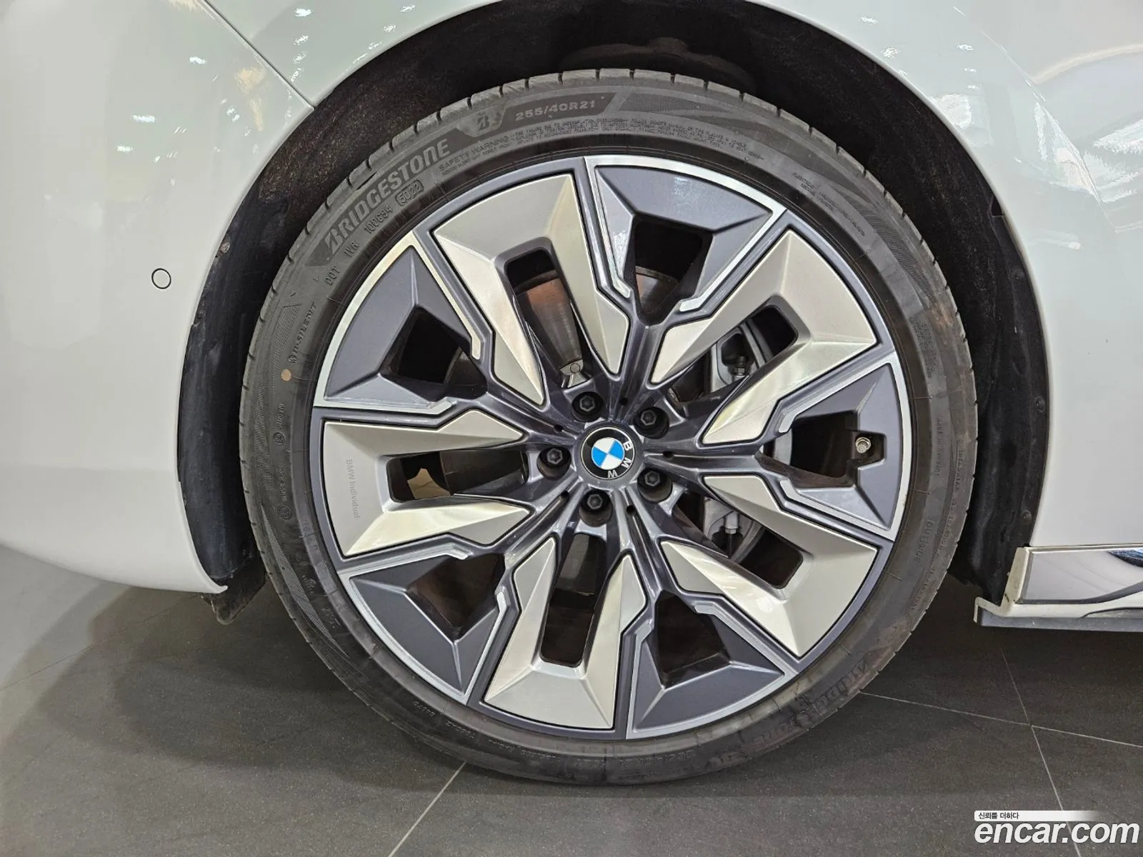 BMW I7 xDrive 60 Design Pure Excellence 2023 - фотография 6515