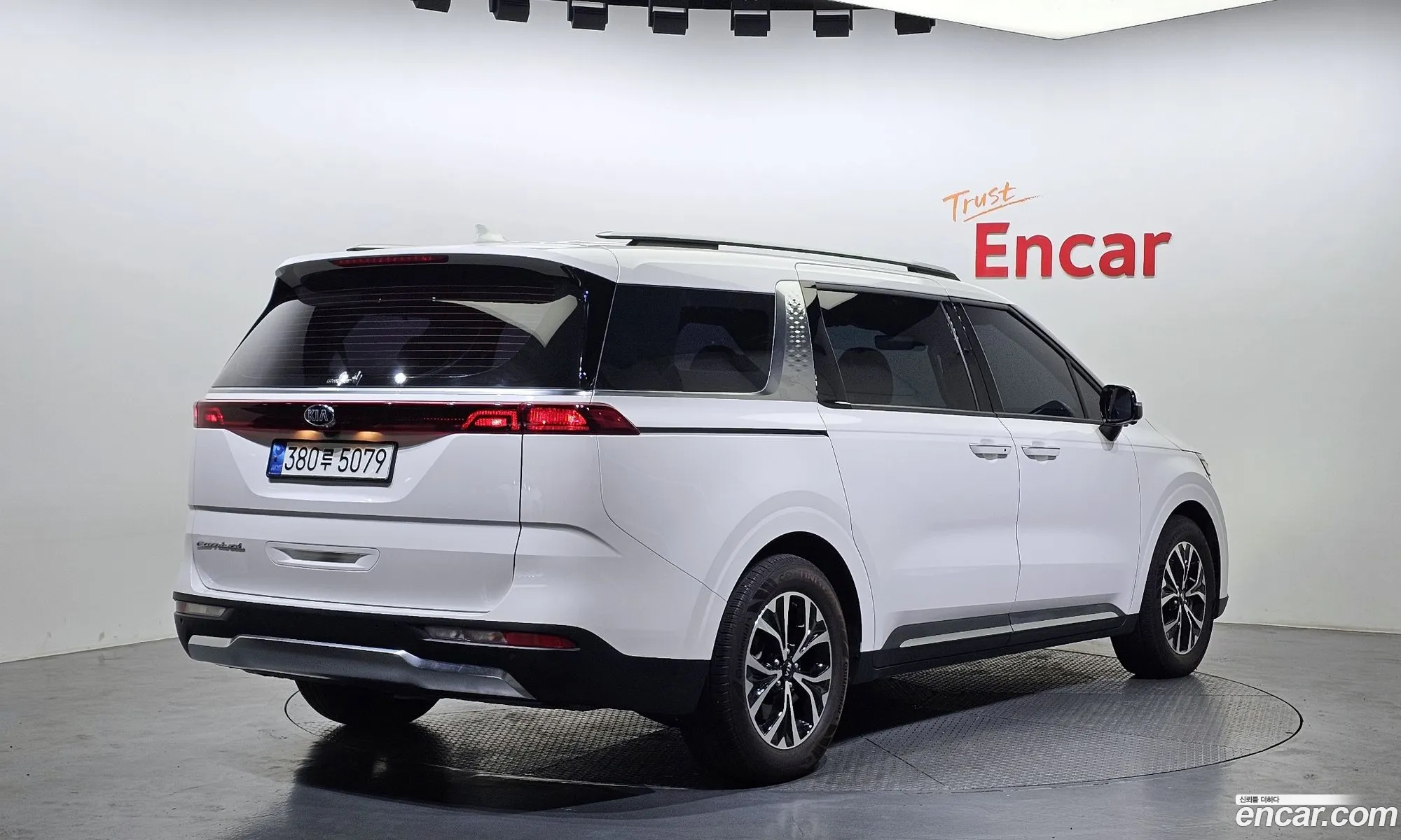 Kia Carnival Gasoline 9-Seater Signature 2021 - фотография 11810503