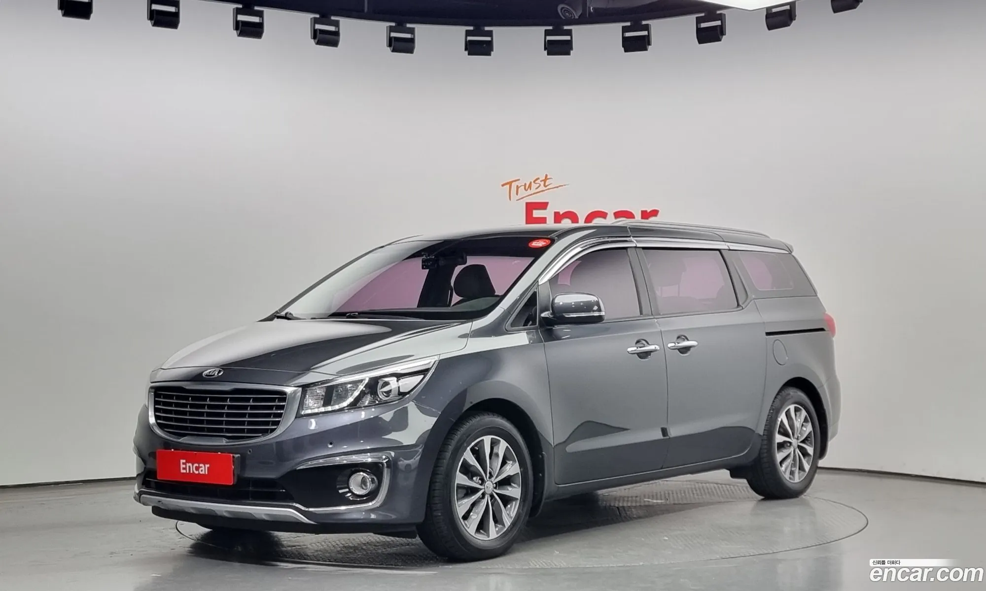 Kia Carnival 9-Seater Luxury 2017 - фотография 19021193