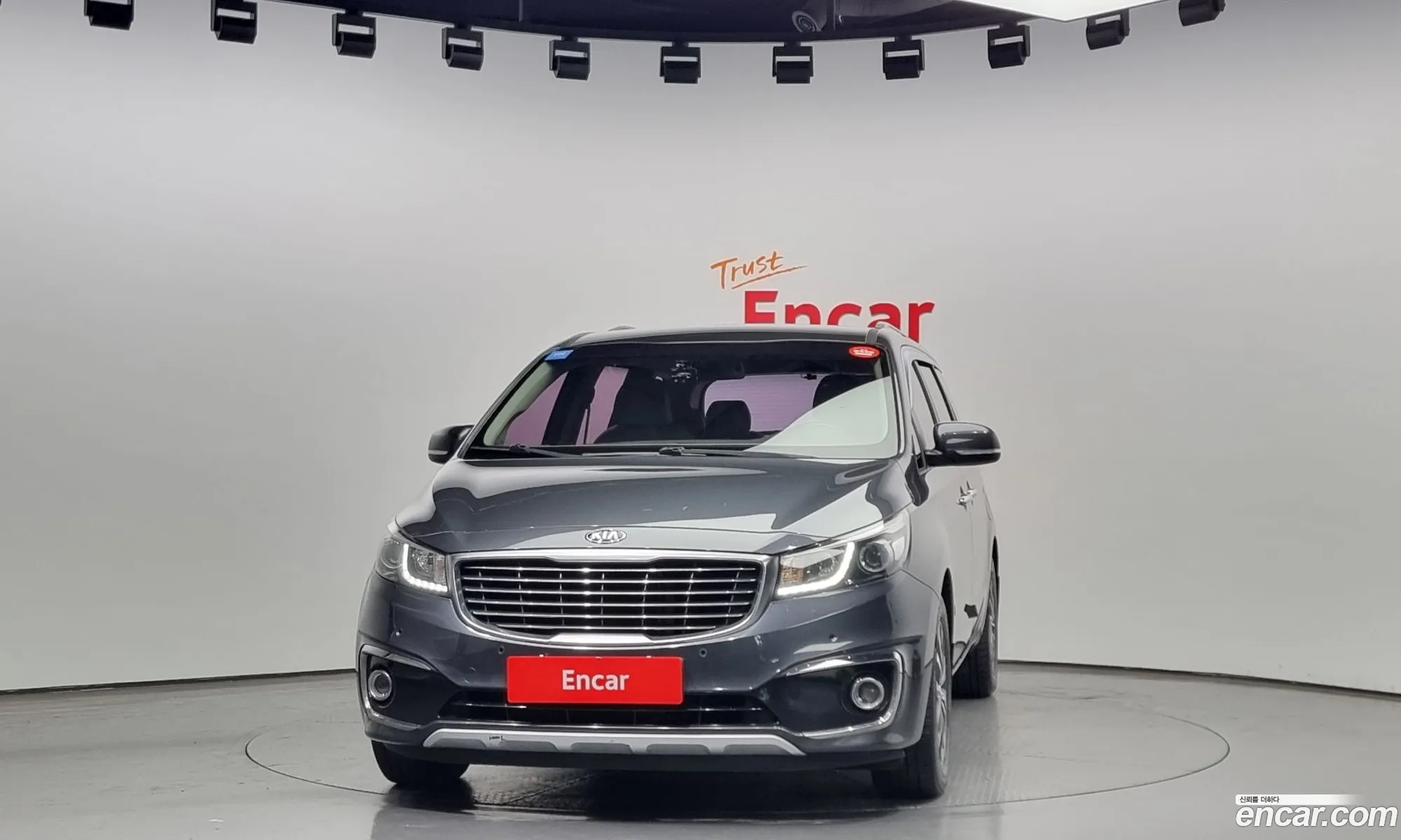 Kia Carnival 9-Seater Luxury 2017 - фотография 19021195