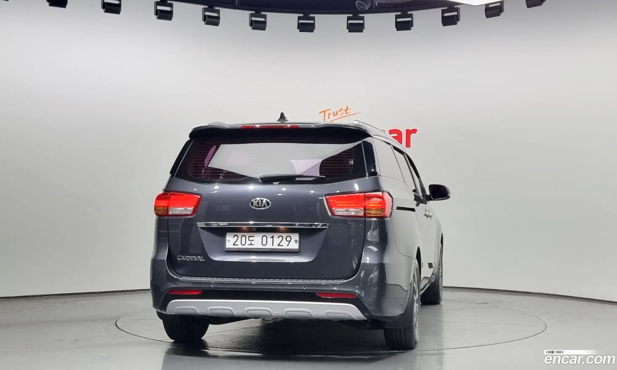 Kia Carnival 9-Seater Luxury 2017 - фотография 19021196