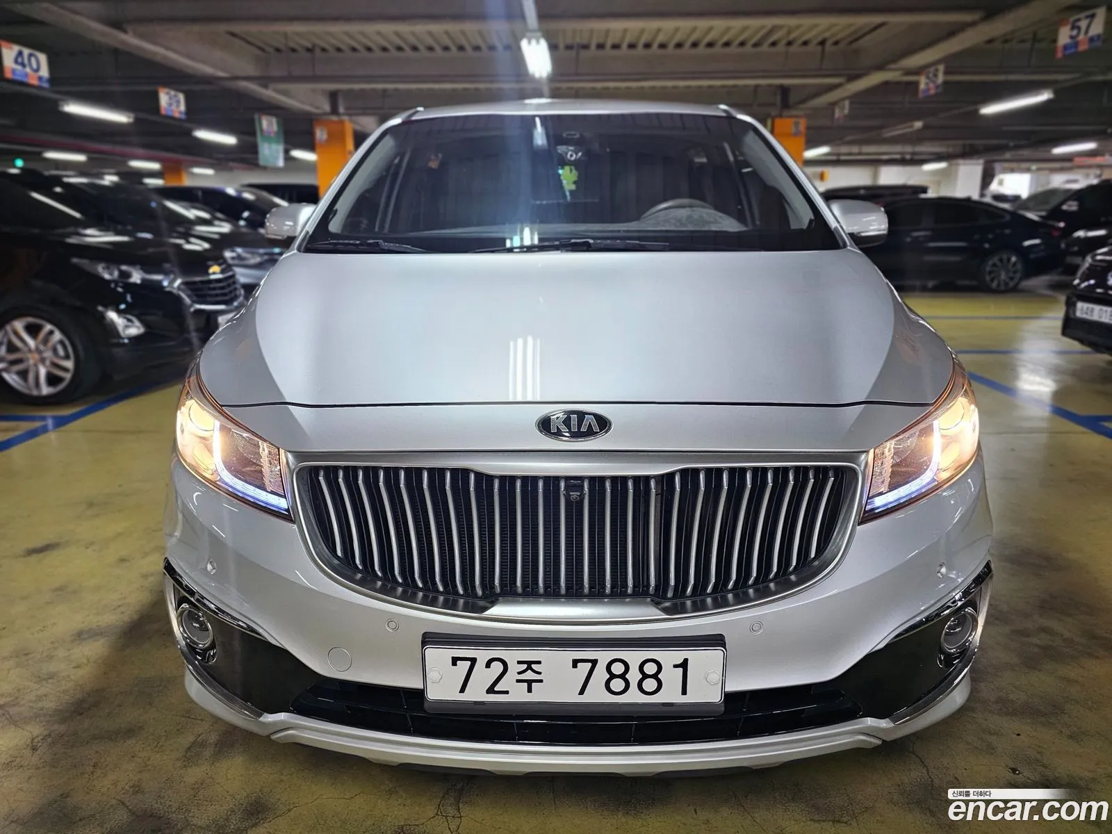 Kia Carnival 11-Seater Luxury 2015 - фотография 11158987