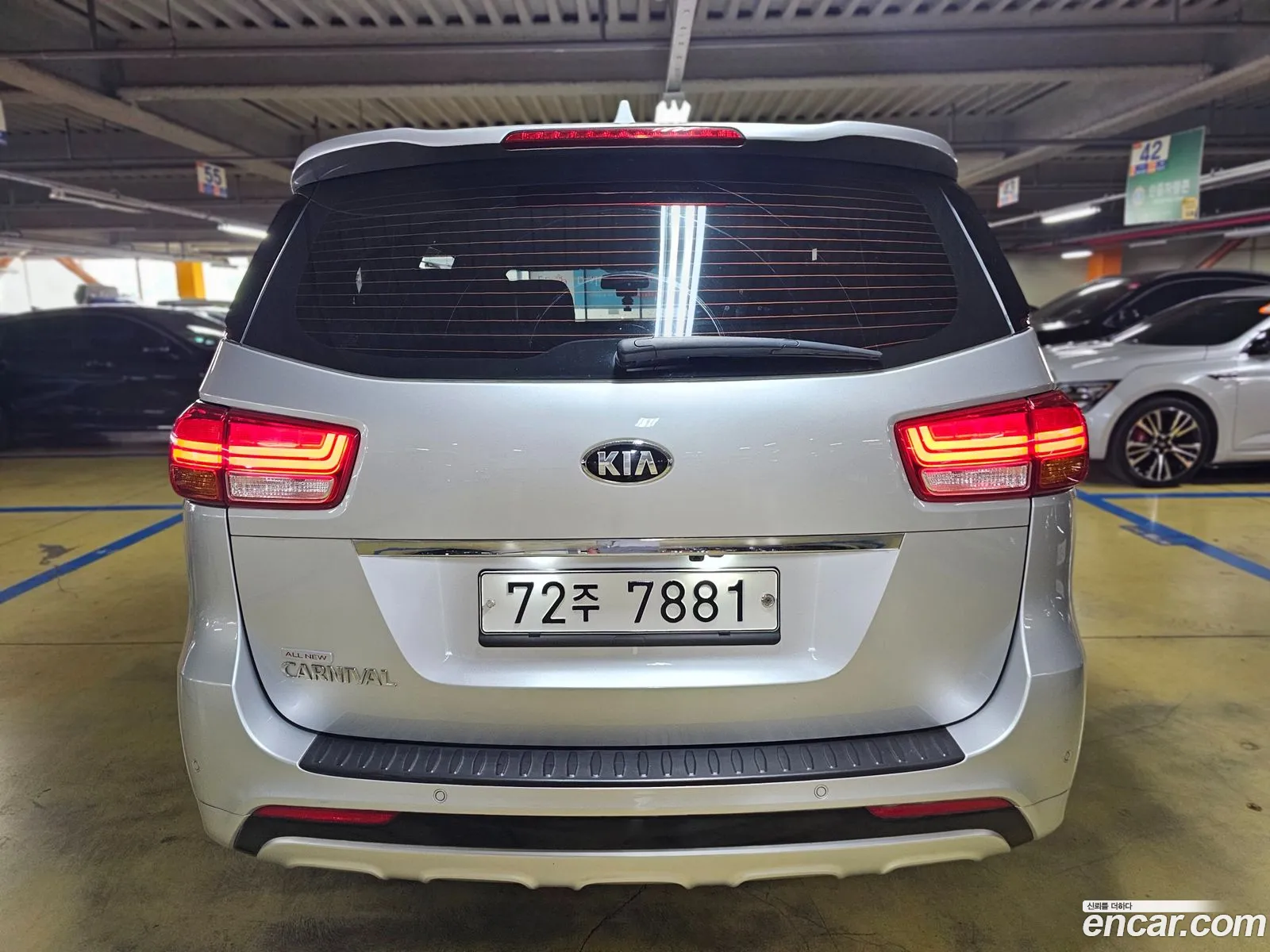 Kia Carnival 11-Seater Luxury 2015 - фотография 11158991