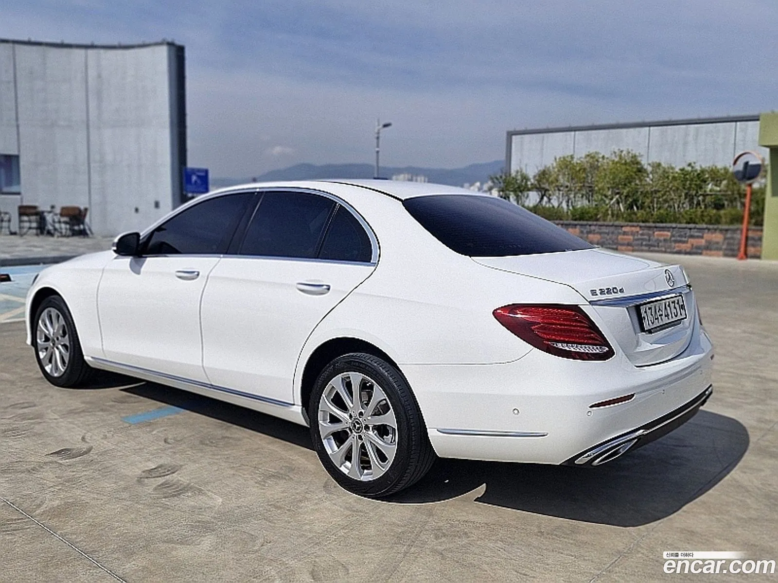 Benz E-Class W213 E220D 4Matic Exclusive - фотография 13674679