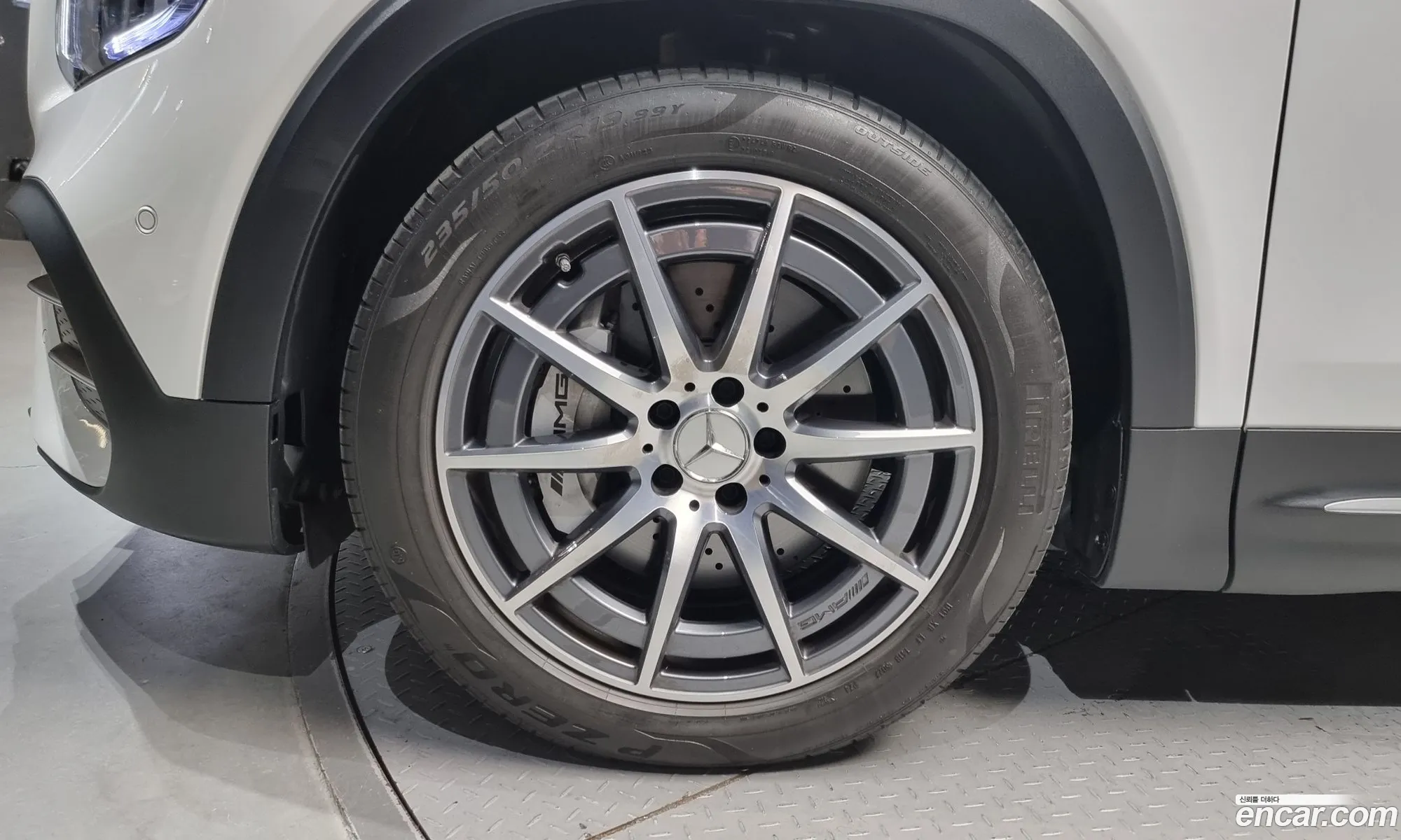 Mercedes-Benz Glb Amg Glb35 4Matic 2023 - фотография 12040439