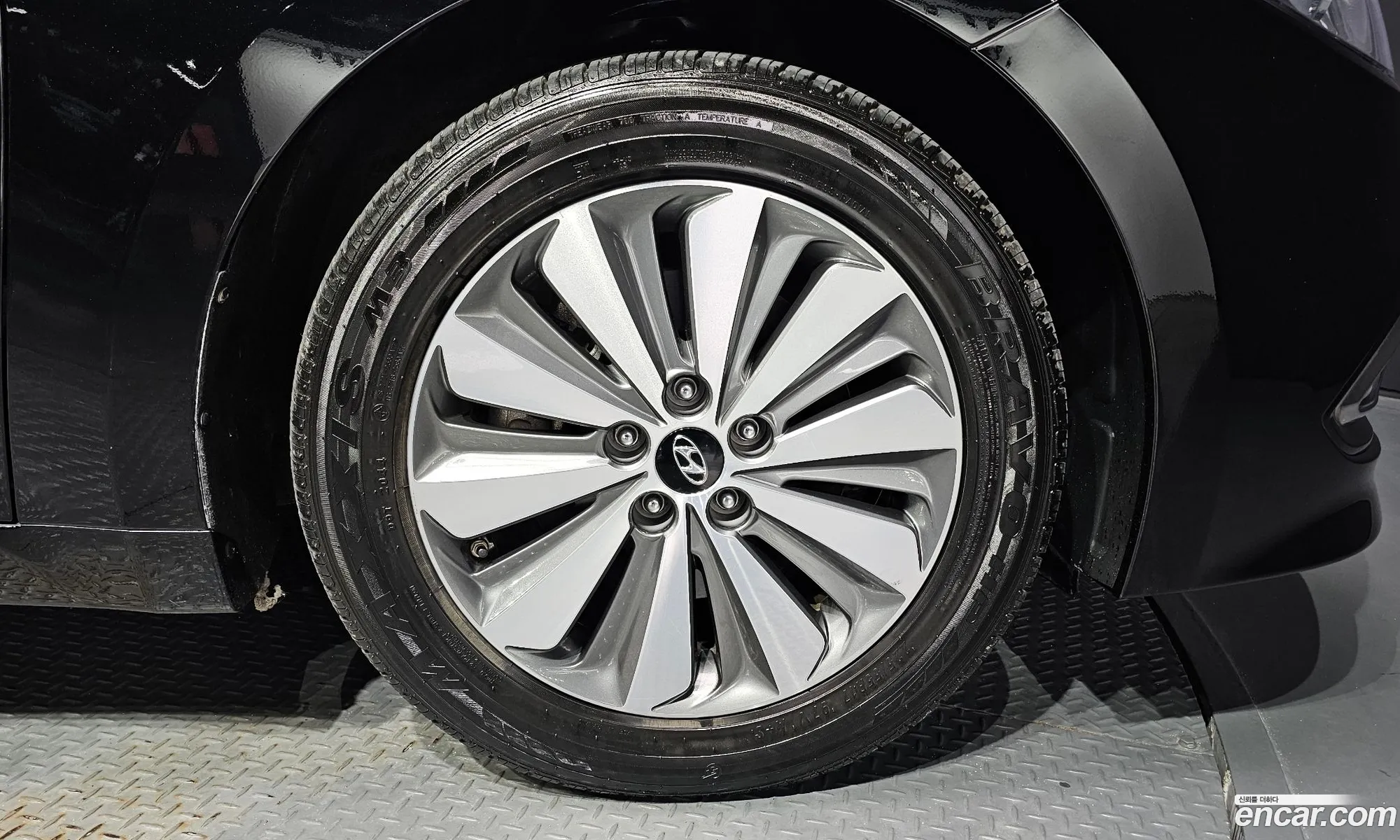 Hyundai Grandeur V Premium 2015 - фотография 18512632