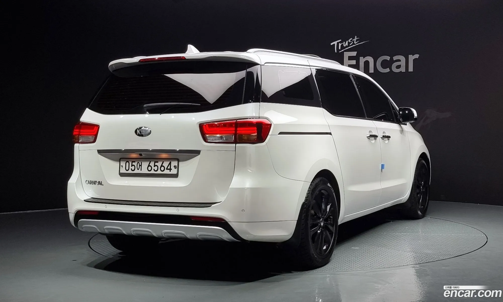 Kia Carnival 9-Seater Noblesse Special 2018 - фотография 15906211