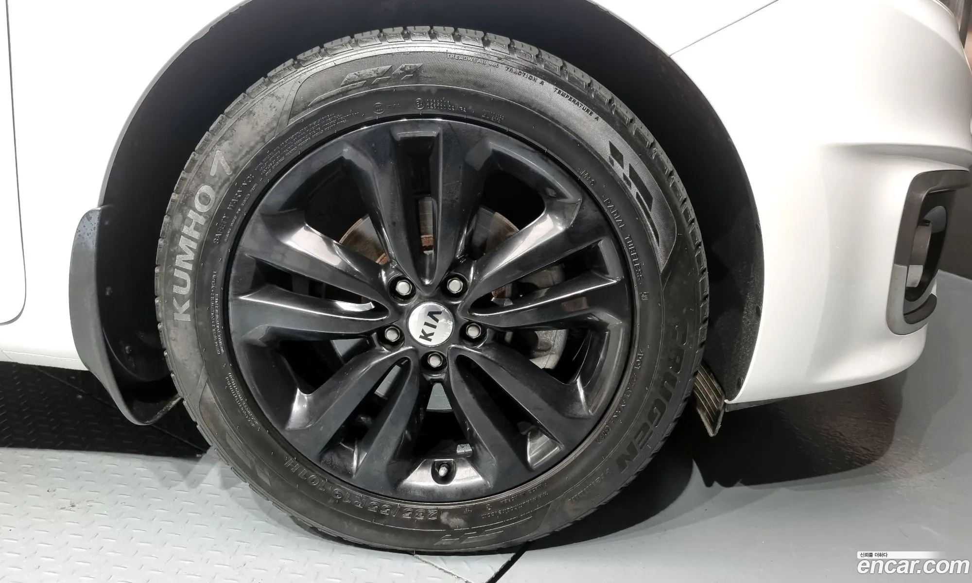 Kia Carnival 9-Seater Noblesse Special 2018 - фотография 15906214