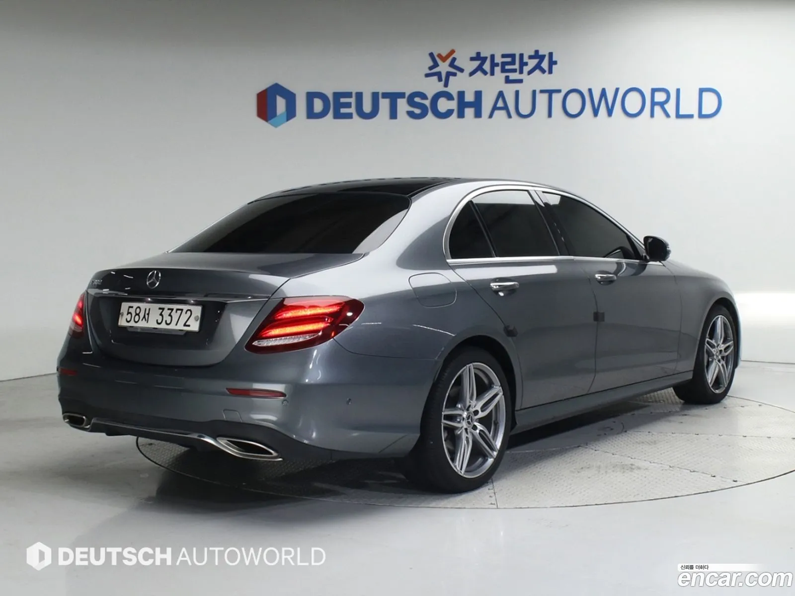 Mercedes-Benz E-Klasse E300 Amg Line 2017 - фотография 12518559