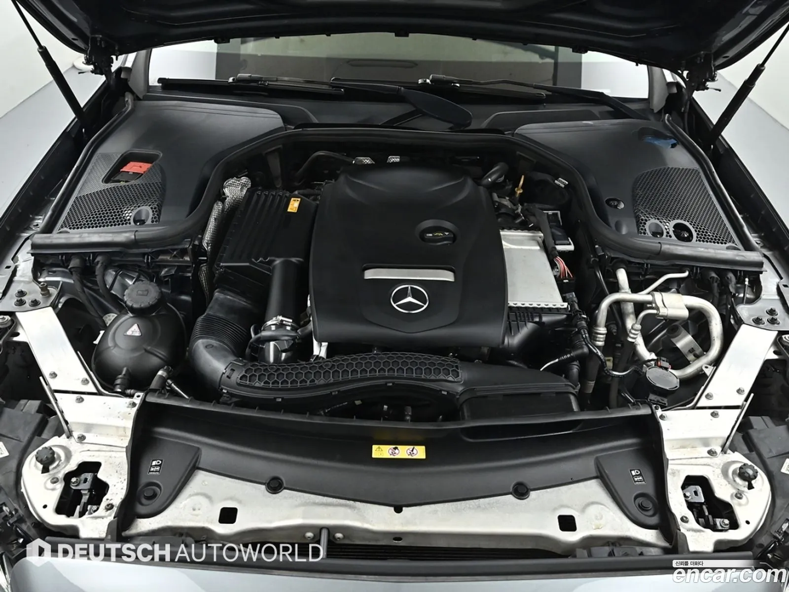 Mercedes-Benz E-Klasse E300 Amg Line 2017 - фотография 12518563