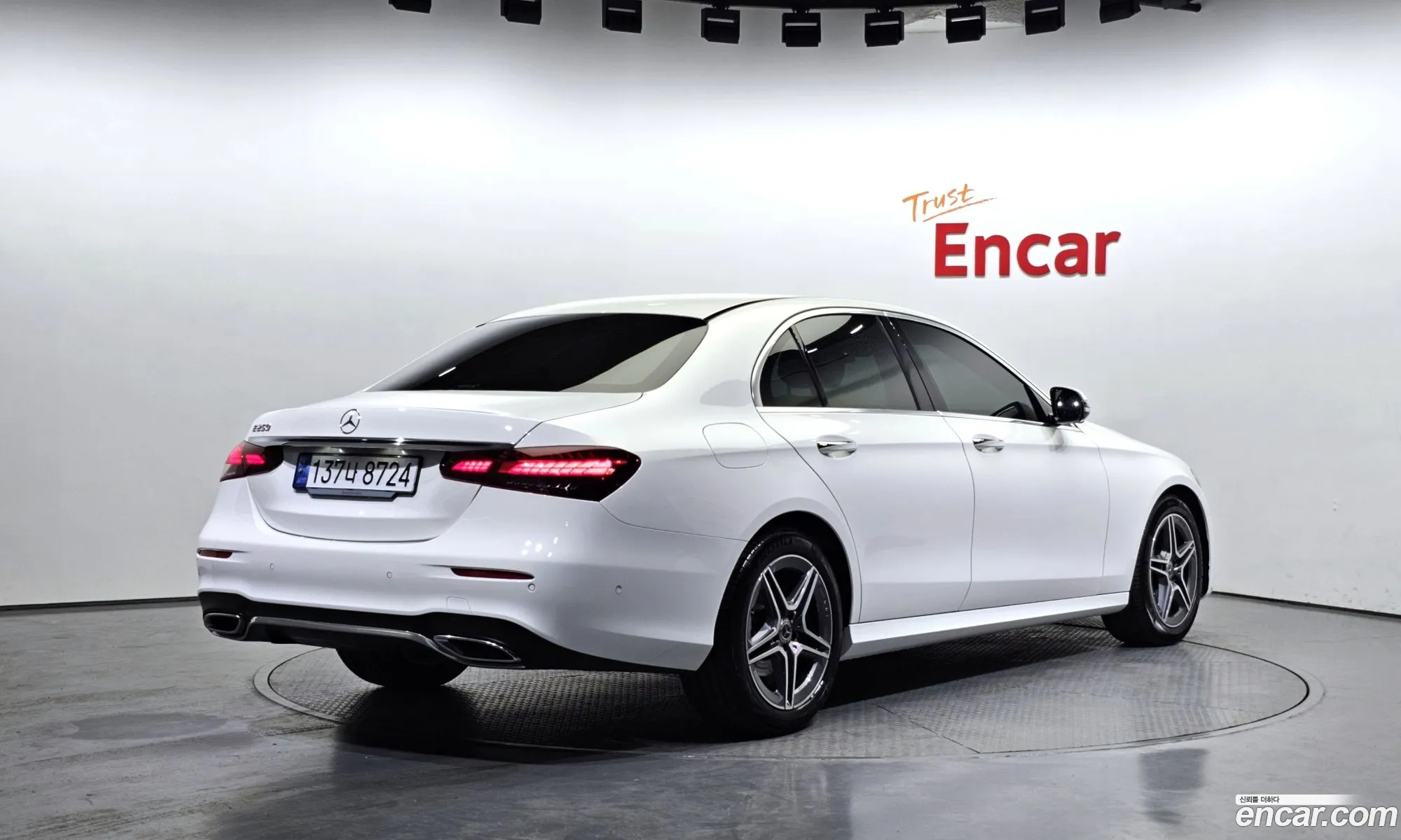 Mercedes-Benz E-Klasse E250 Amg Line 2023 - фотография 12518593