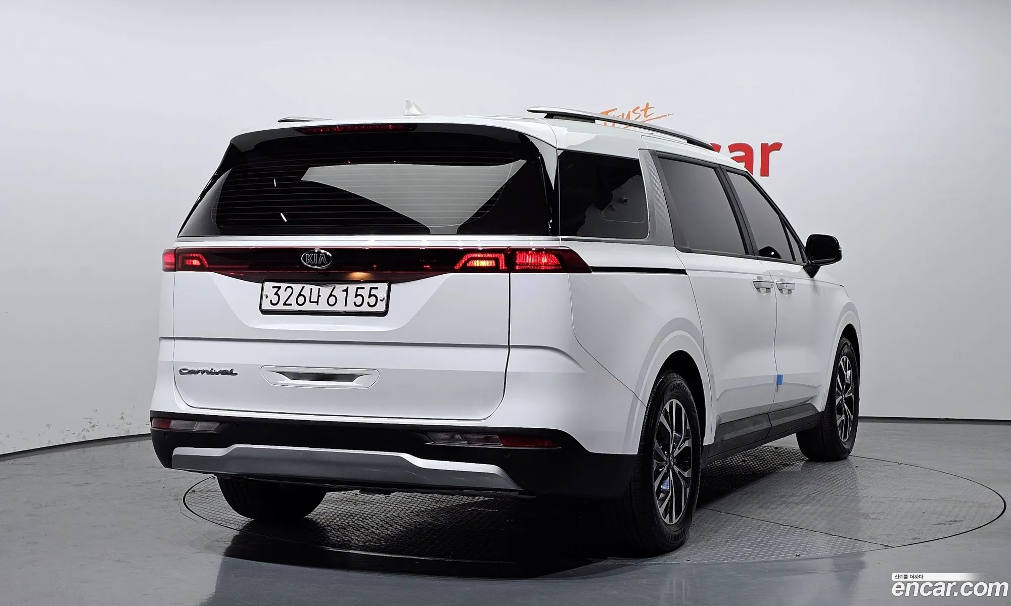 Kia Carnival 9-Seater Prestige 2021 - фотография 17308772