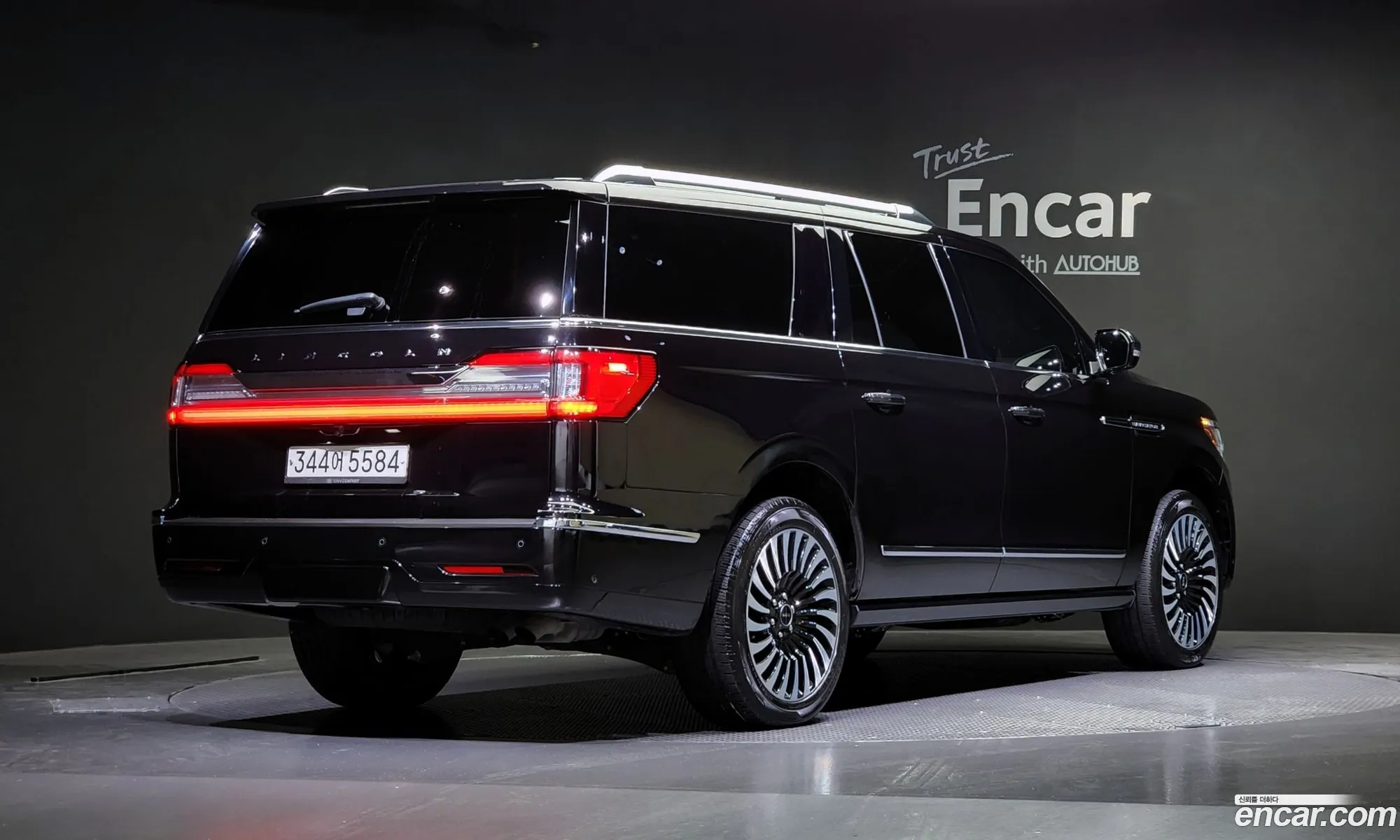 Lincoln Navigator Iv 35L Black Label 2020 - фотография 3738229