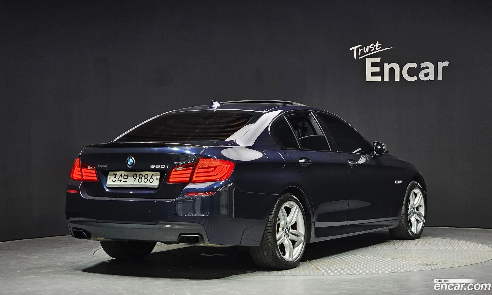 BMW 5 Series F10 550I xDrive - фотография 17131455