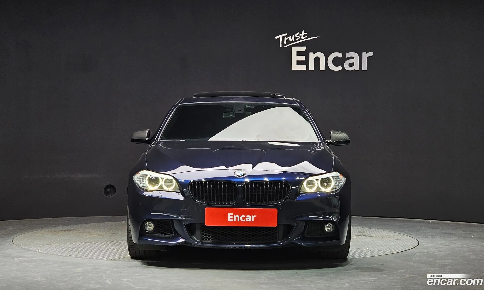 BMW 5 Series F10 550I xDrive - фотография 17131456