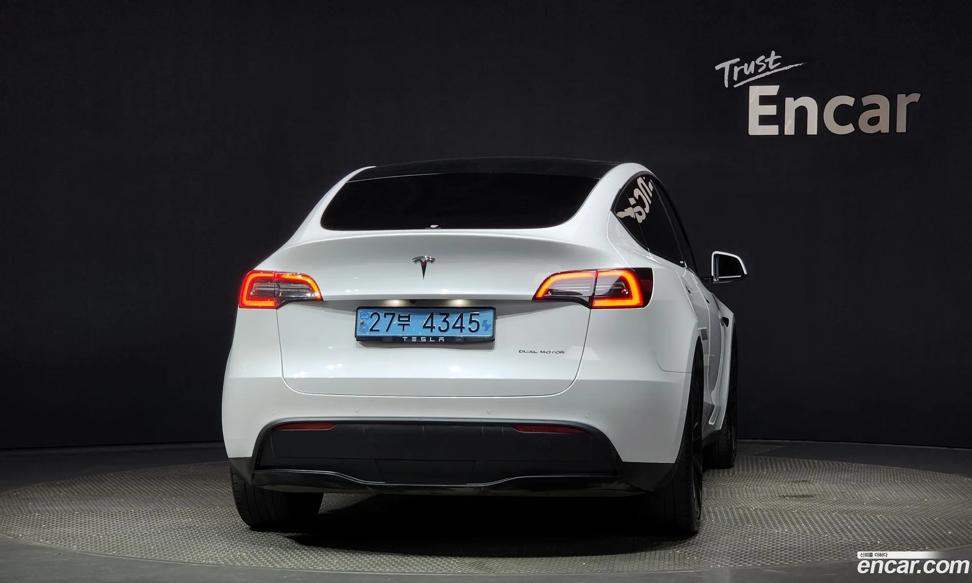 Tesla Model Y I Long Range 2021 - фотография 14550705