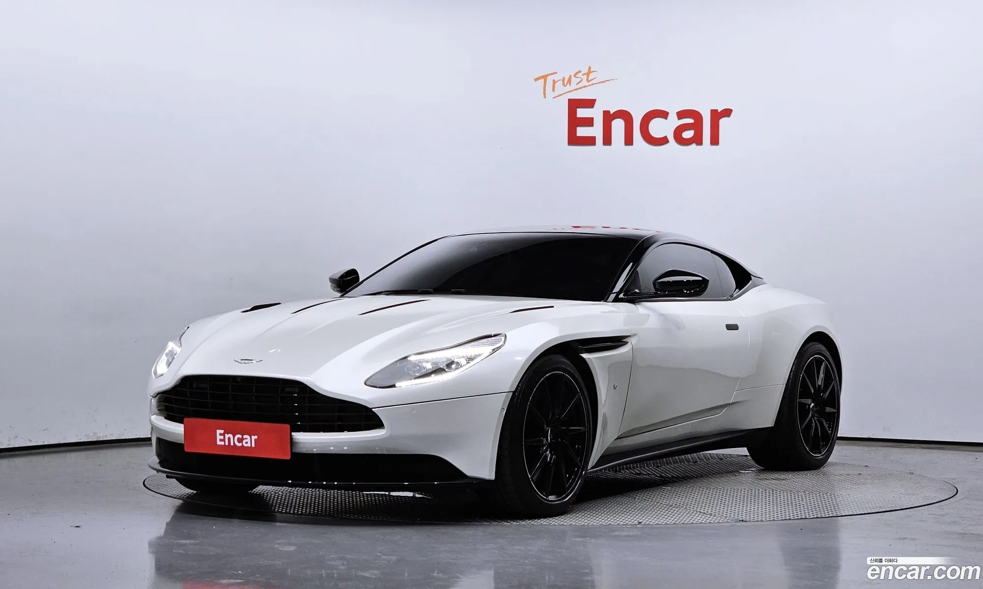 Aston Martin Db11 I 52 V12 Coupe 2017 - фотография 3498642