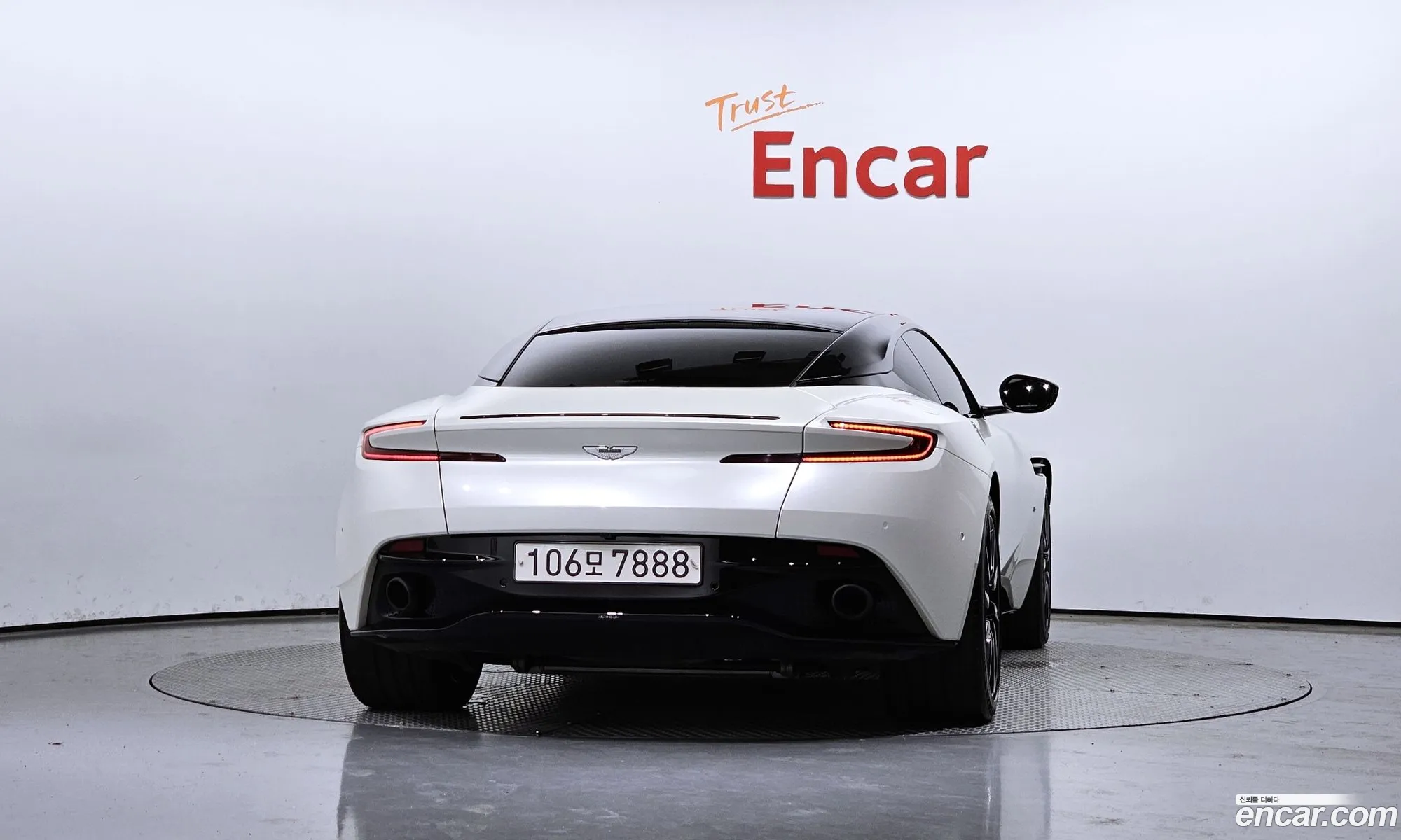 Aston Martin Db11 I 52 V12 Coupe 2017 - фотография 3498645