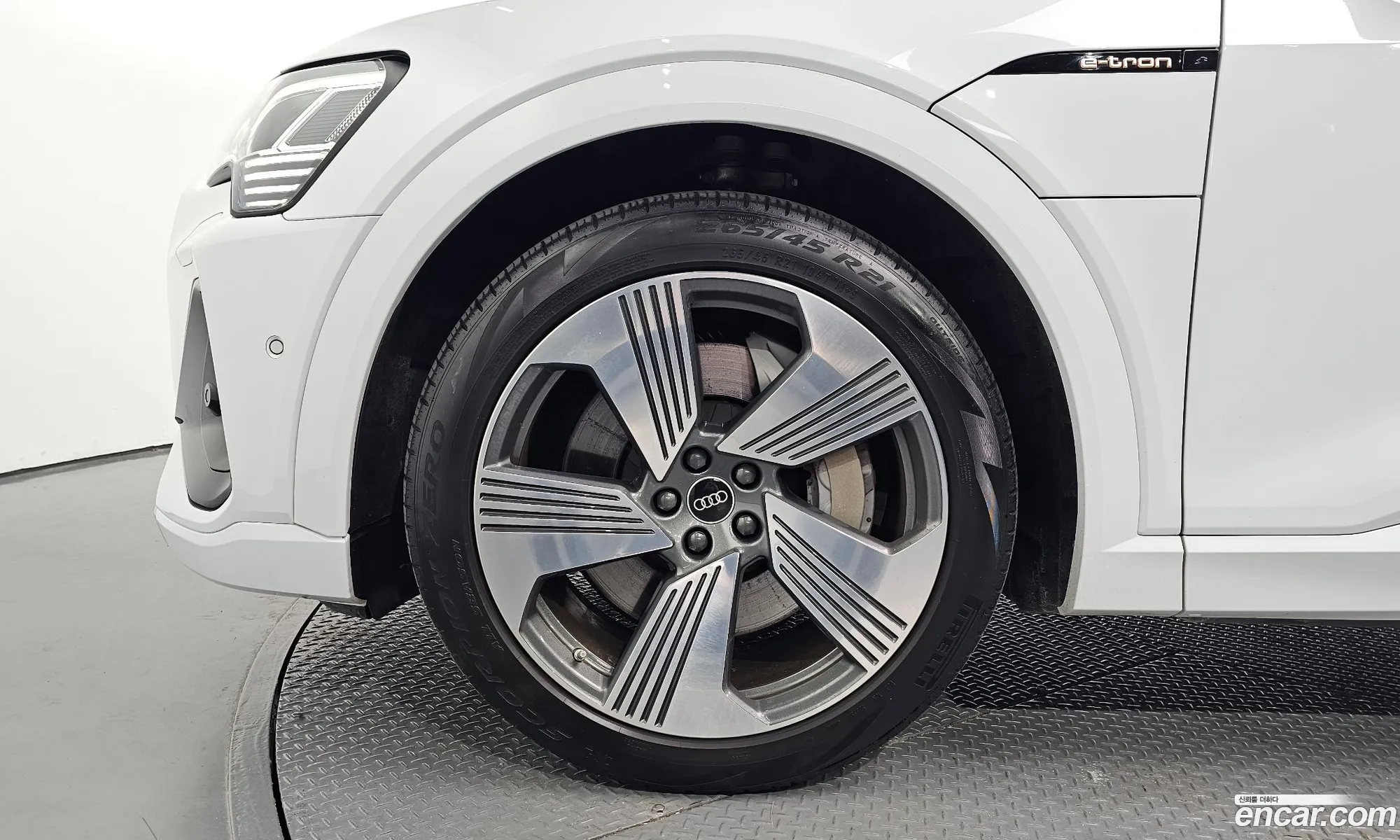 Audi E-Tron I 55 Quattro Sportback 2021 - фотография 678091