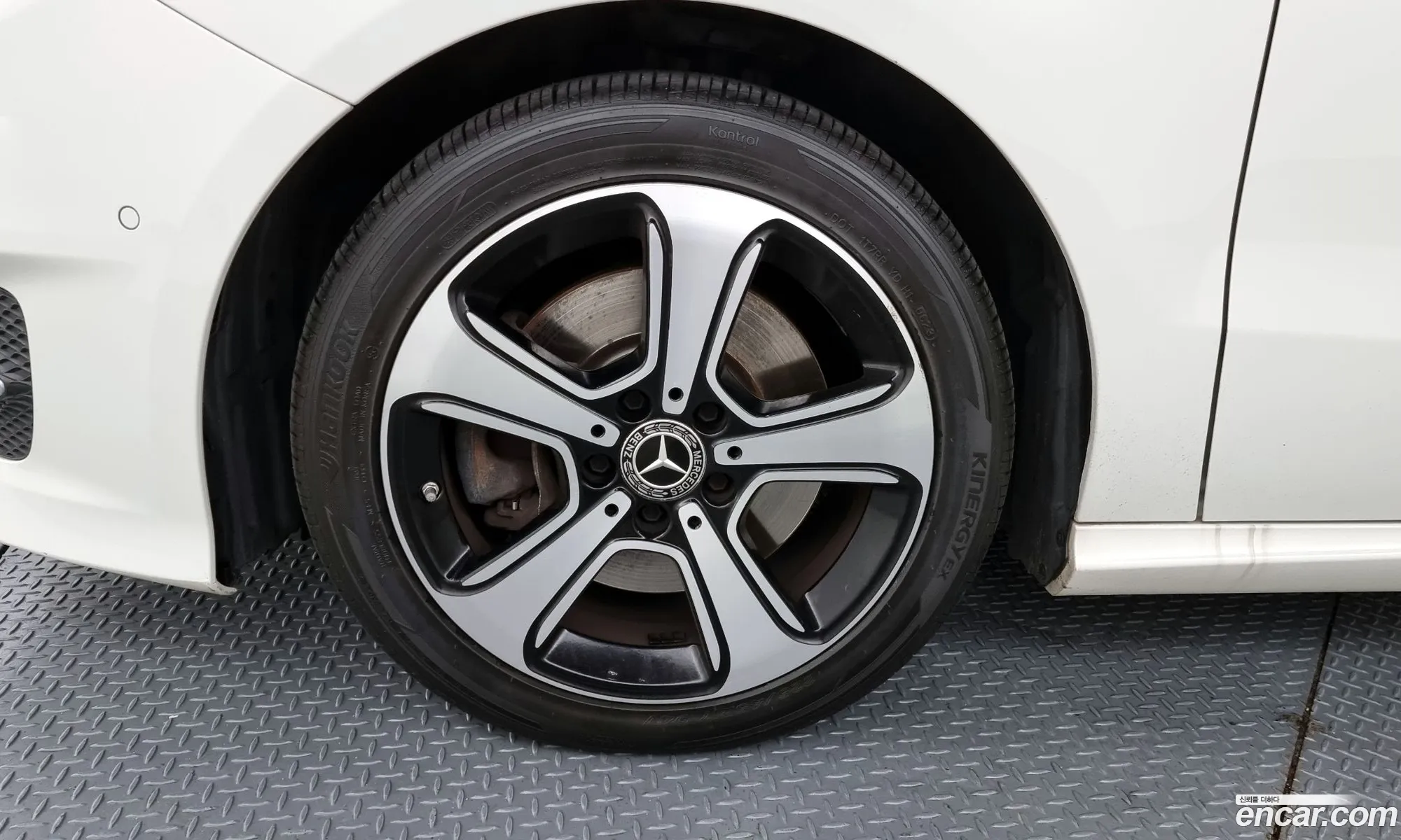Mercedes-Benz B-Klasse B220 2018 - фотография 18976126