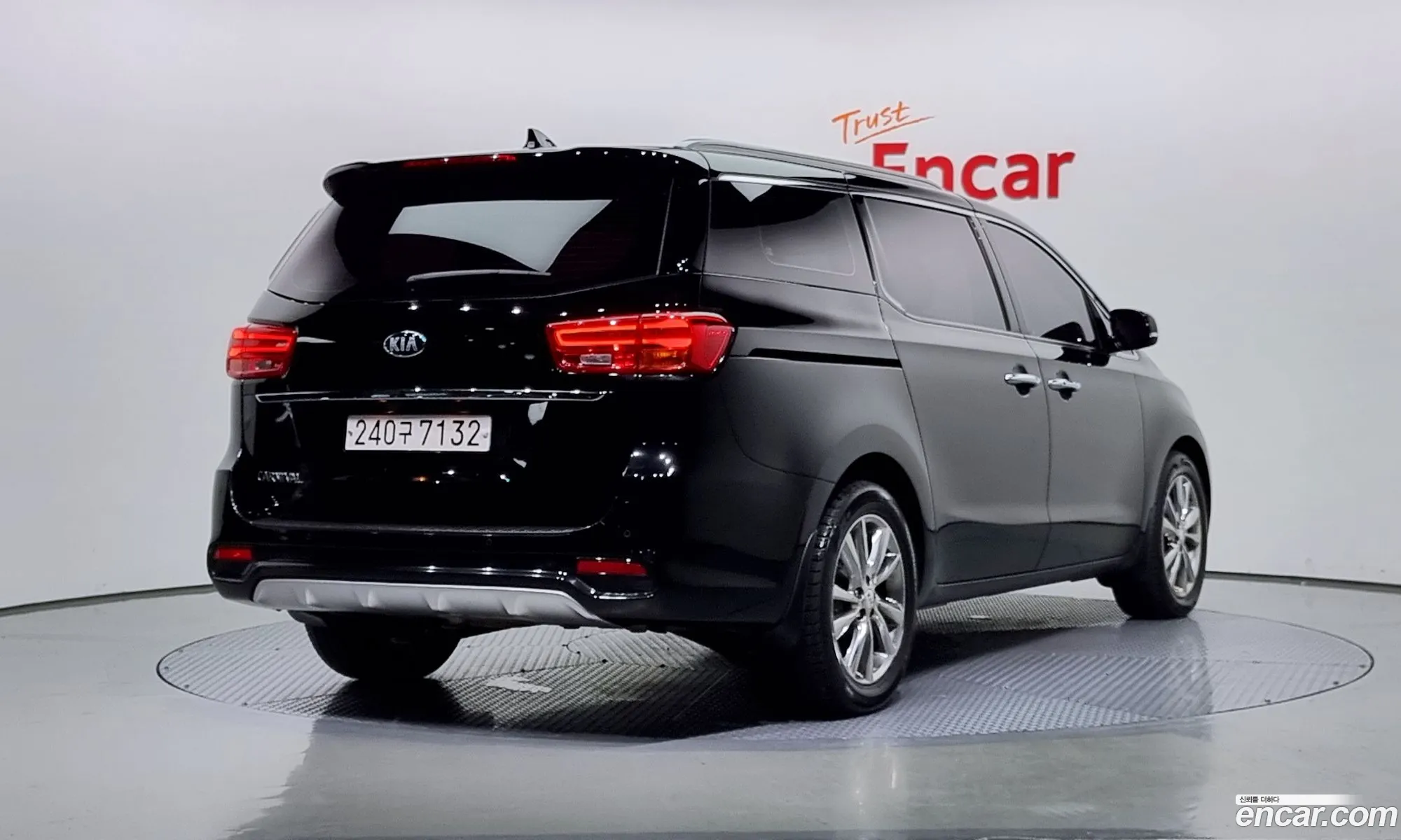 Kia Carnival 9-Seater Prestige 2020 - фотография 11599670