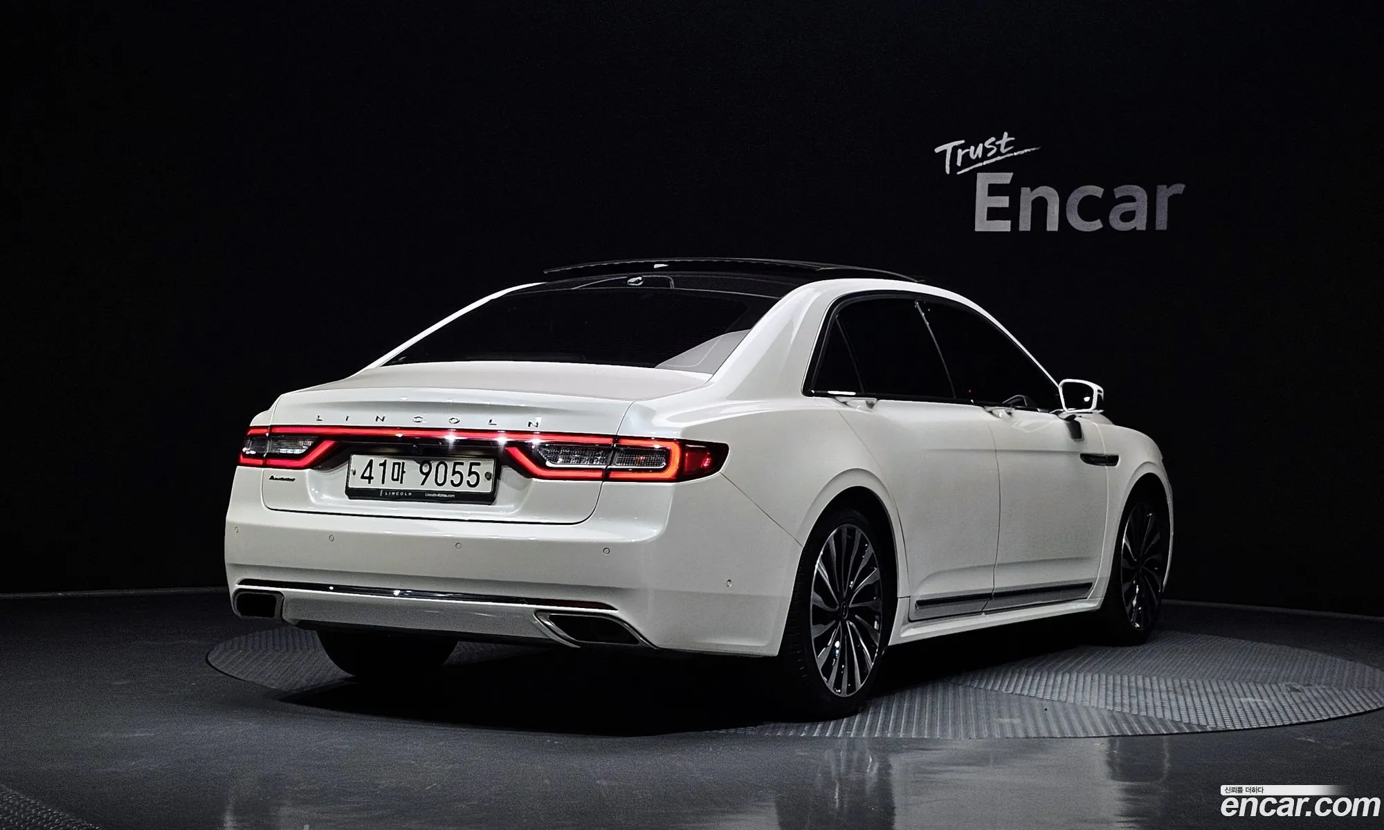 Lincoln Continental X 30 Presidential Awd 2017 - фотография 3500206