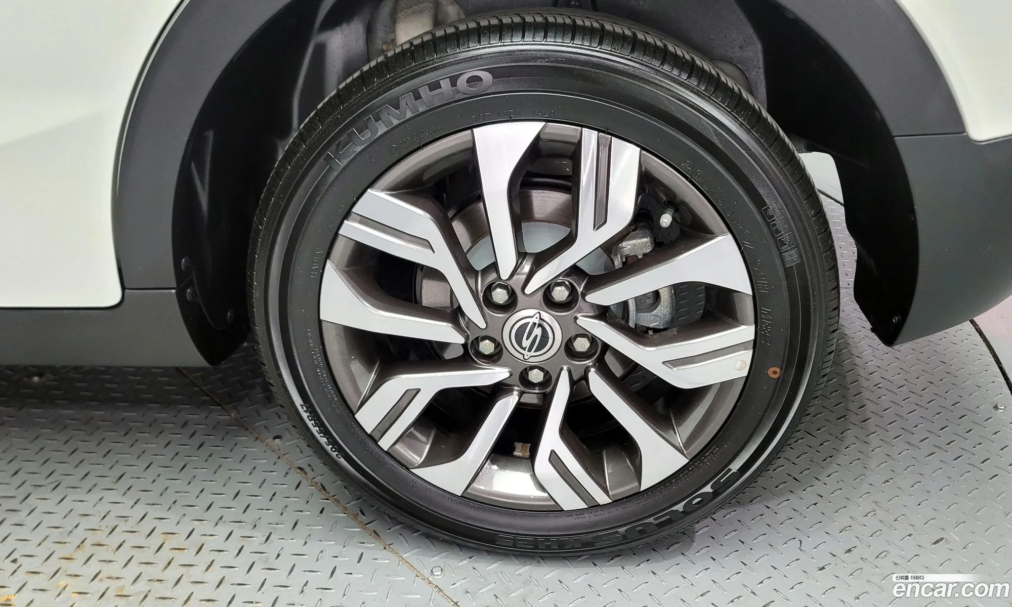 Kg Mobility Ssangyong Tivoli Armor Diesel Vx 2Wd - фотография 7295201