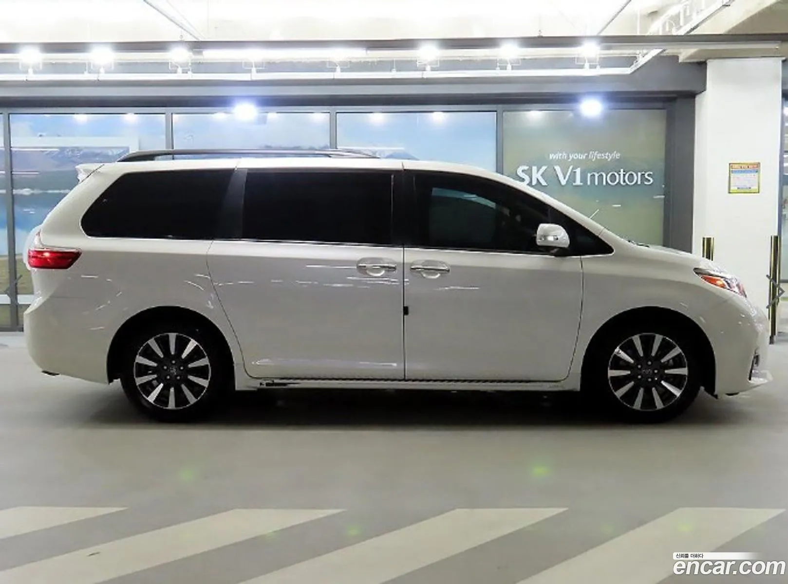 Toyota Sienna 35 2018 - фотография 14768930